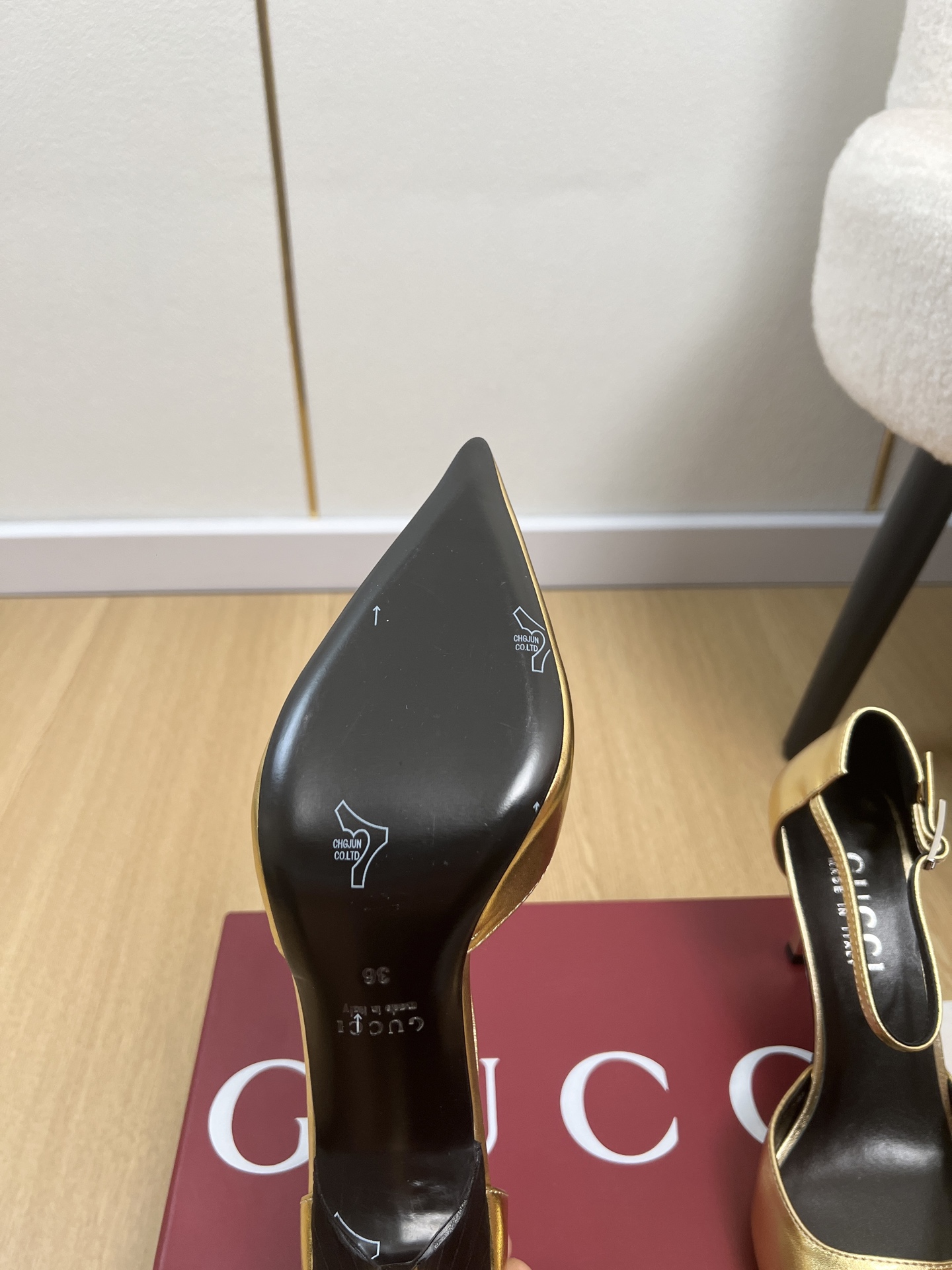 Gucci Style Leather Women's Shoes style reference detail image 9 from source 784709