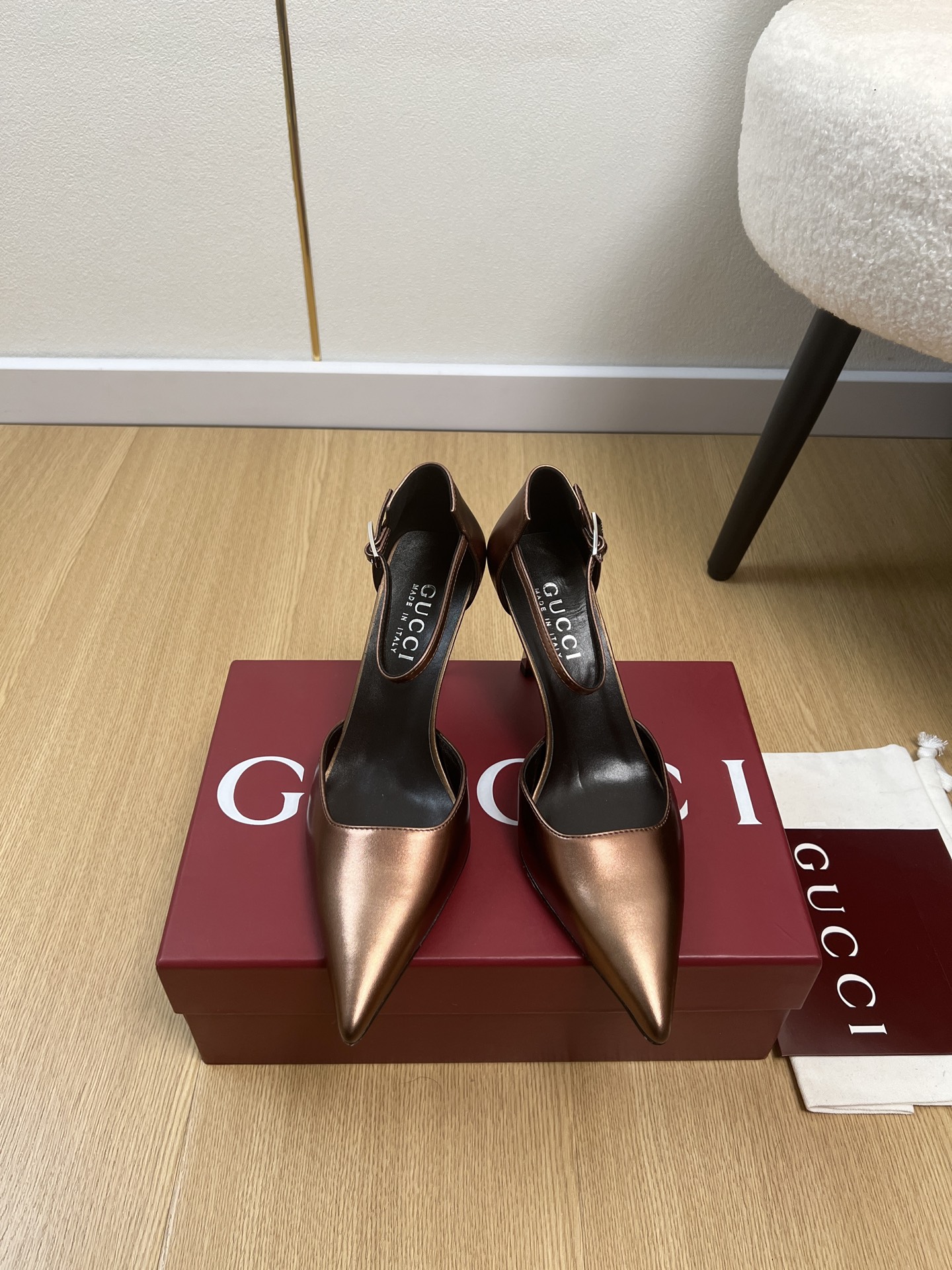 Gucci Style Leather Women's Shoes style reference detail image 1 from source 784710