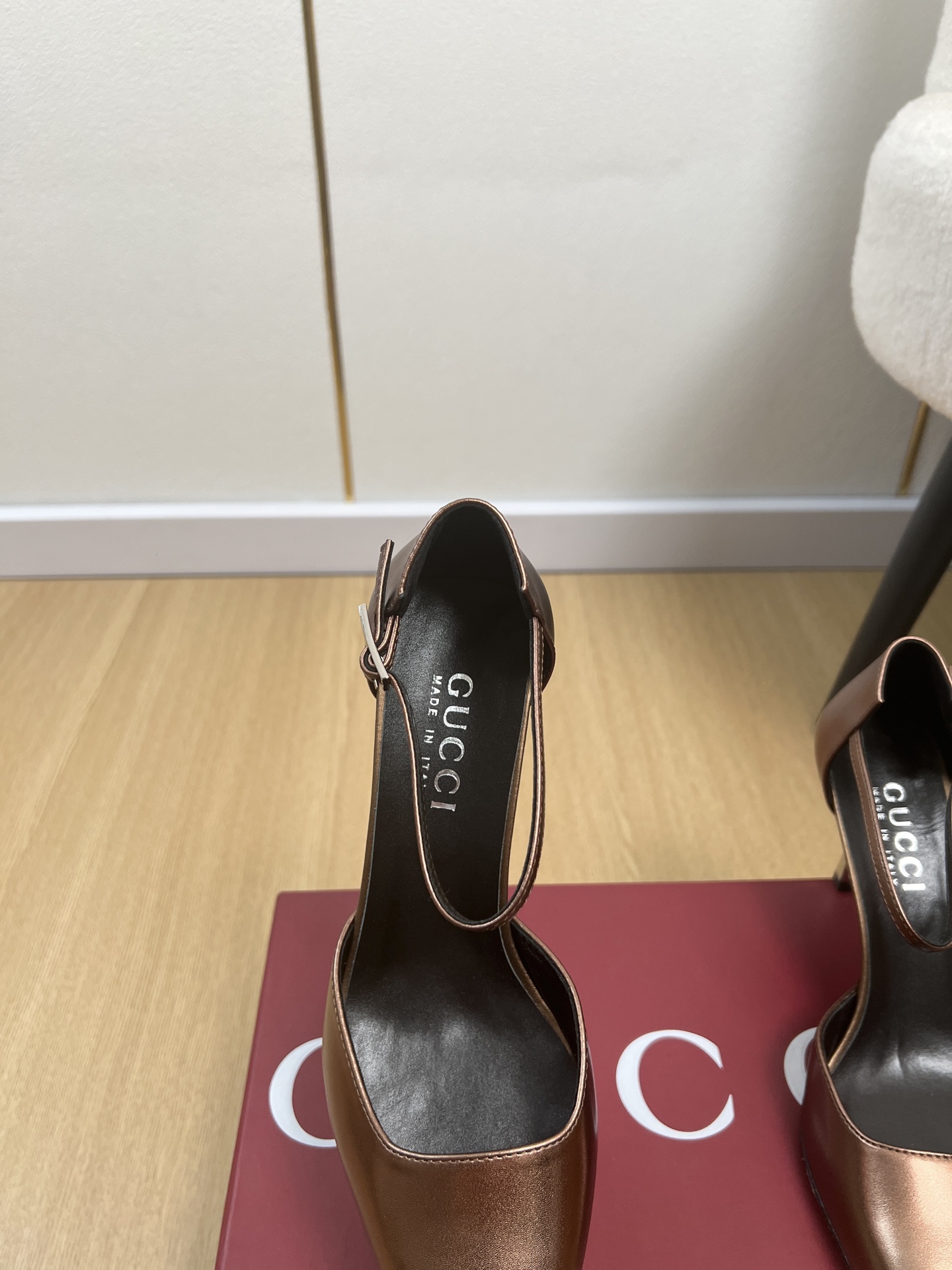 Gucci Style Leather Women's Shoes style reference detail image 7 from source 784710