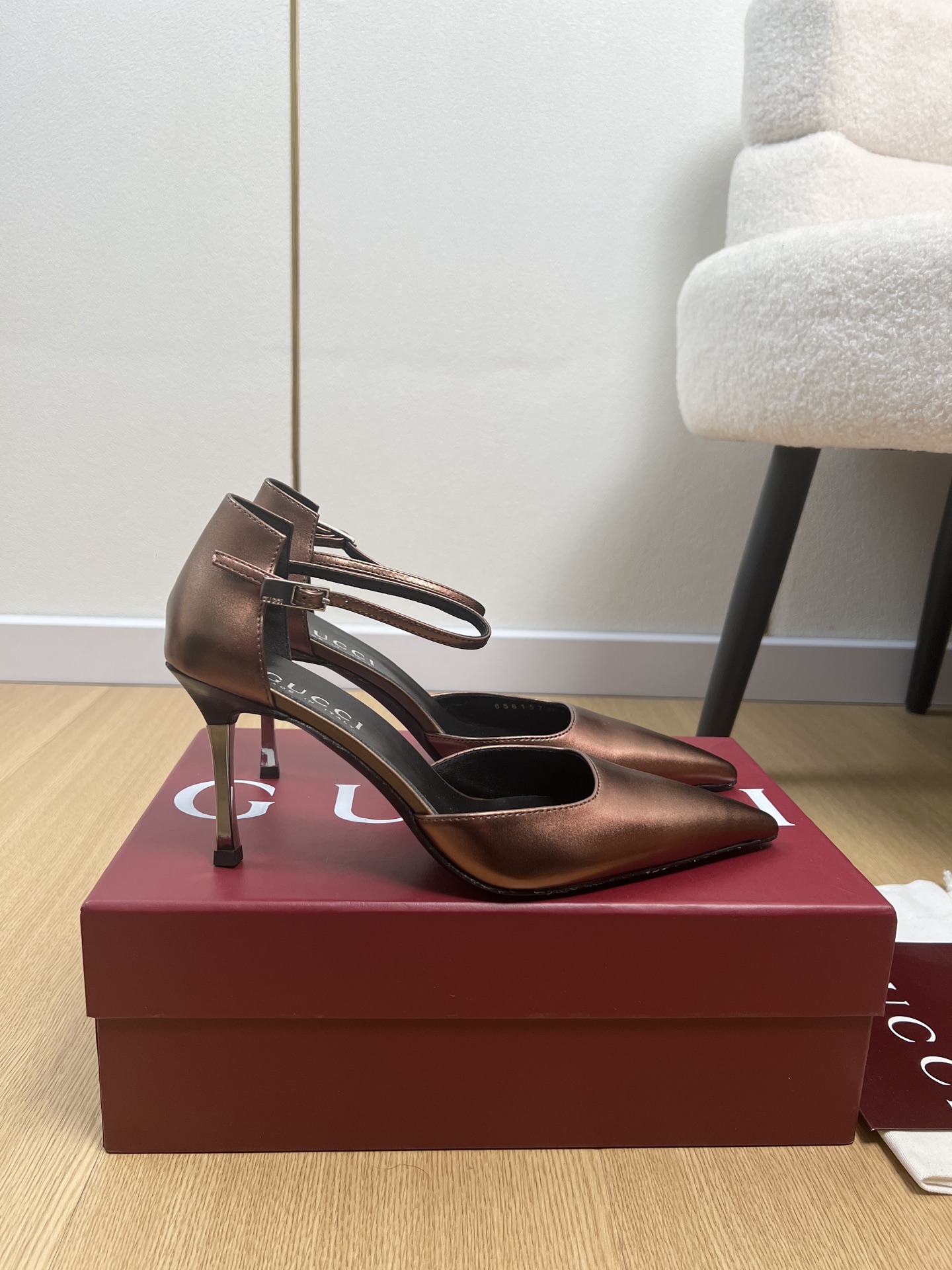 Gucci Style Leather Women's Shoes style reference detail image 2 from source 784710