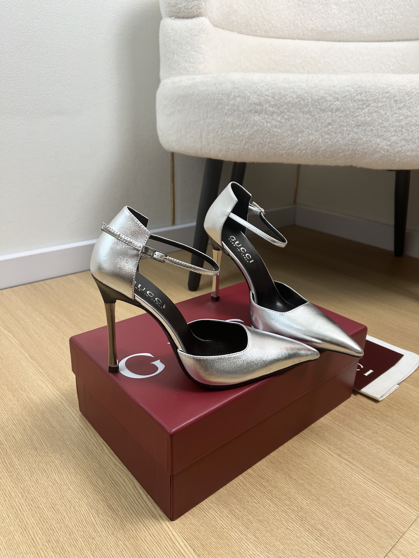 Gucci Style Leather Women's Shoes style reference detail image 3 from source 784711