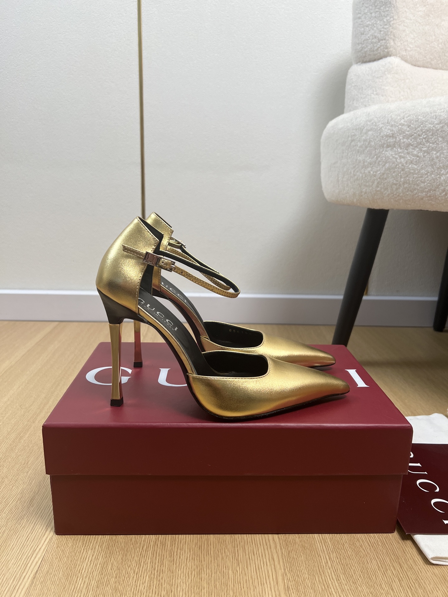 Gucci Style Leather Women's Shoes style reference detail image 2 from source 784712