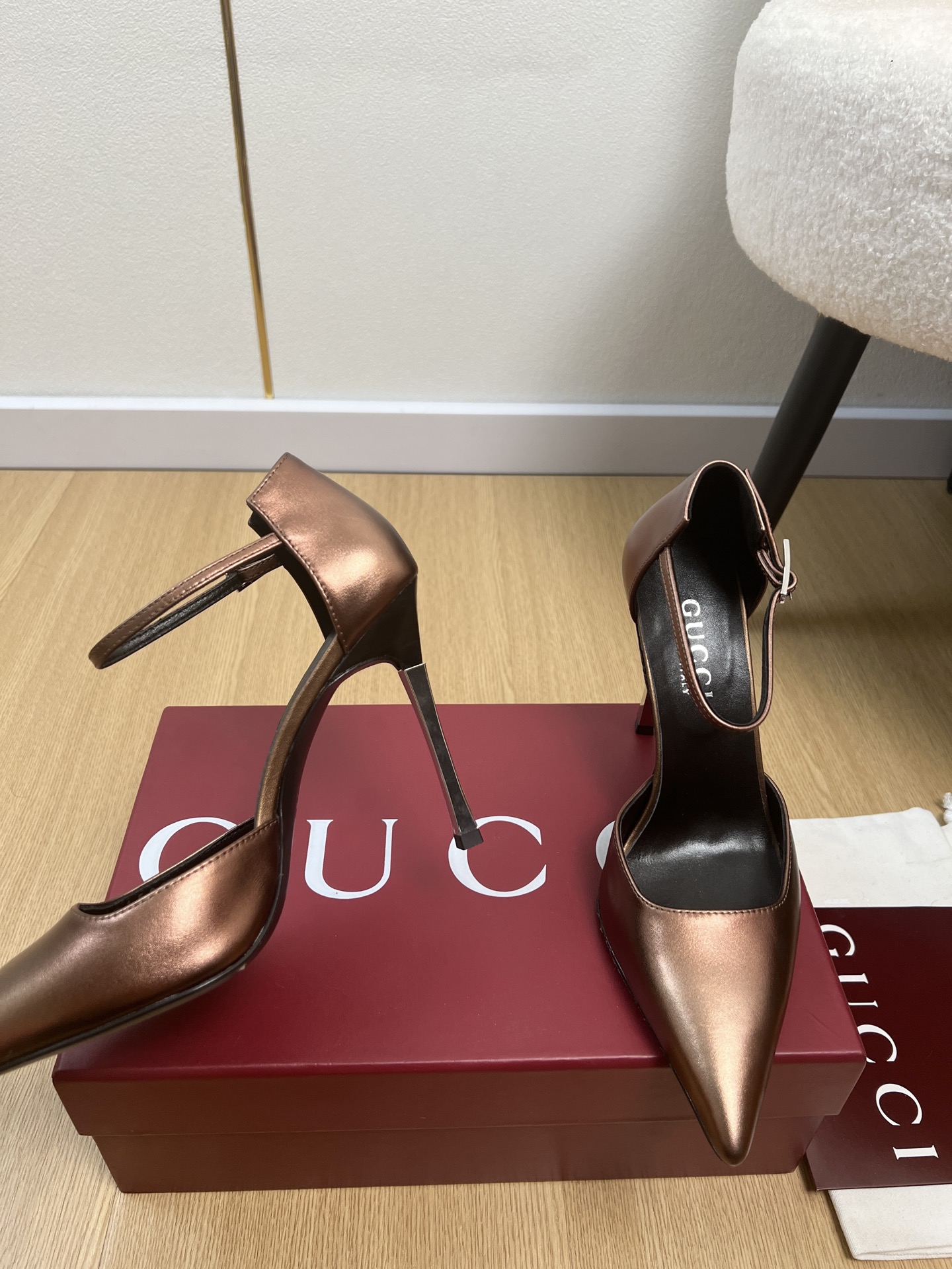 Gucci Style Leather Women's Shoes style reference detail image 6 from source 784713