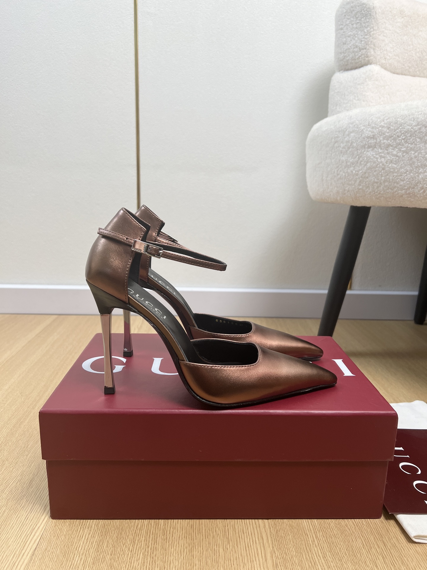 Gucci Style Leather Women's Shoes style reference detail image 2 from source 784713
