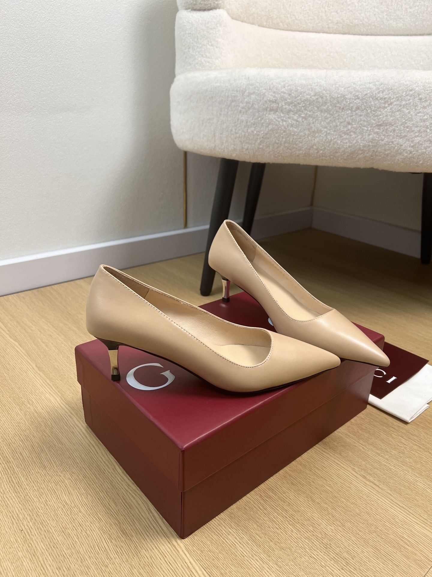 Gucci Style Leather Women's Shoes style reference detail image 3 from source 784714