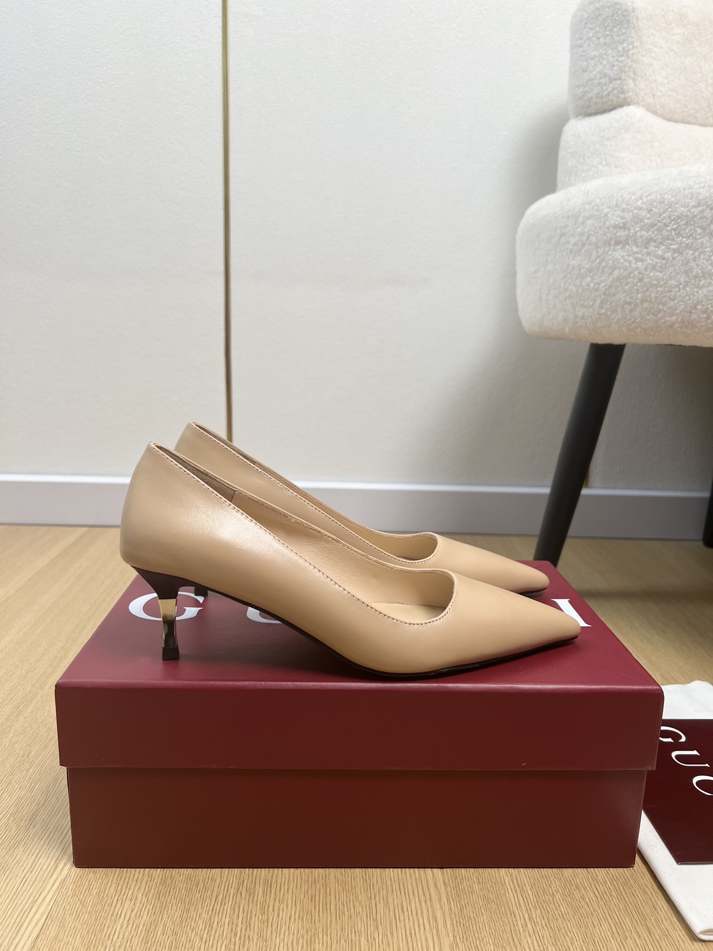 Gucci Style Leather Women's Shoes style reference detail image 2 from source 784714
