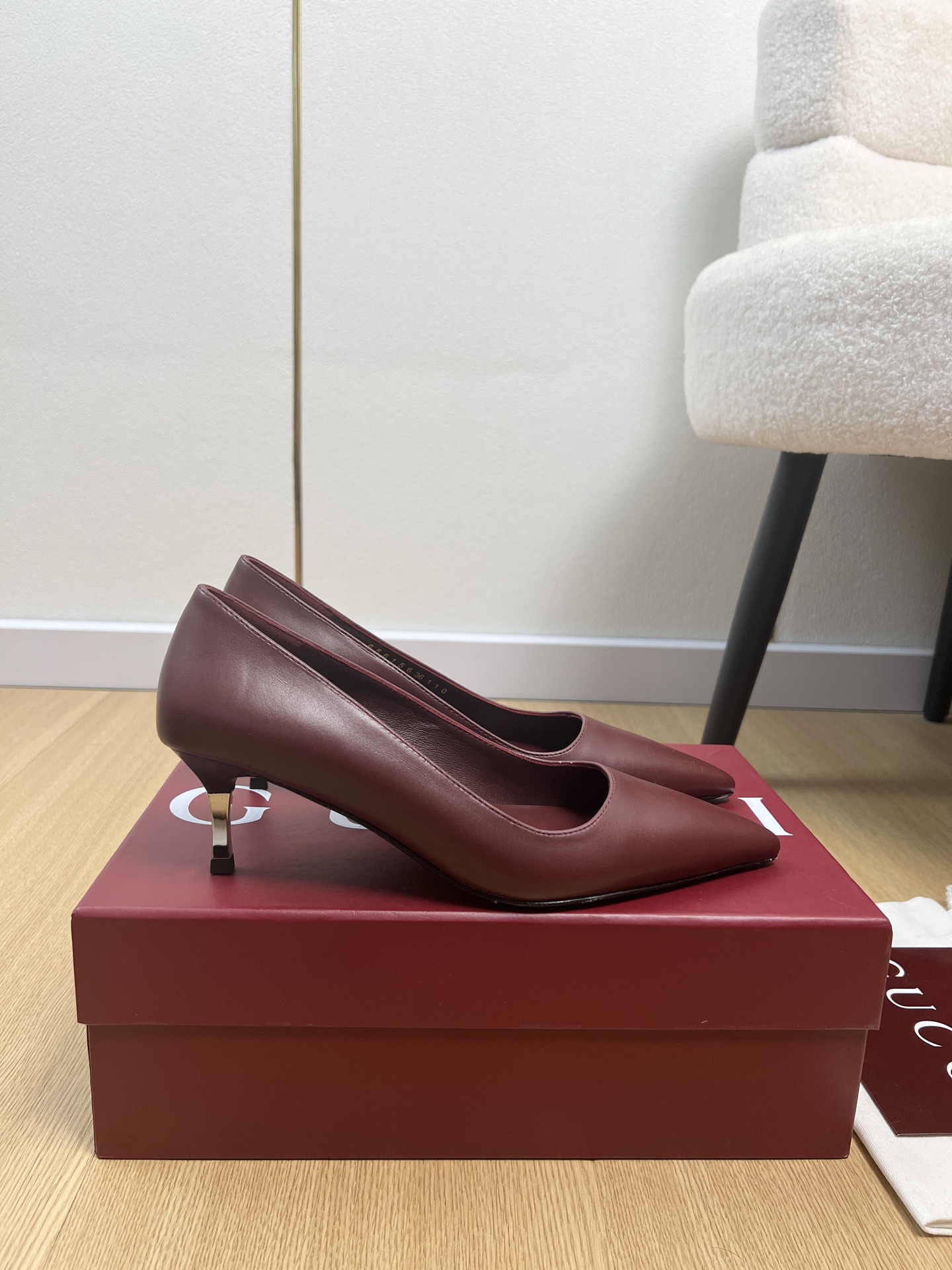 Gucci Style Leather Women's Shoes style reference detail image 2 from source 784715