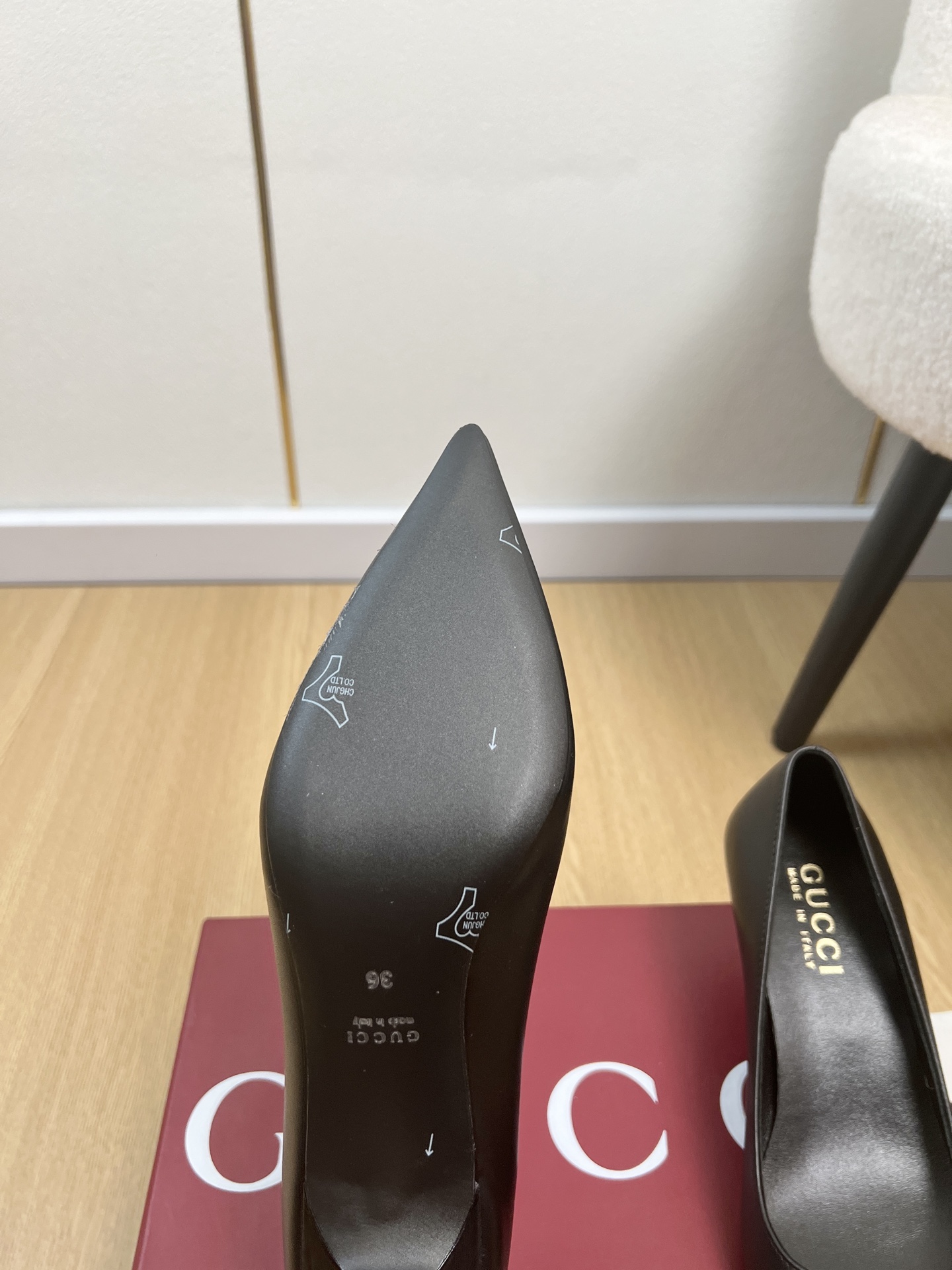 Gucci Style Leather Women's Shoes style reference detail image 9 from source 784716