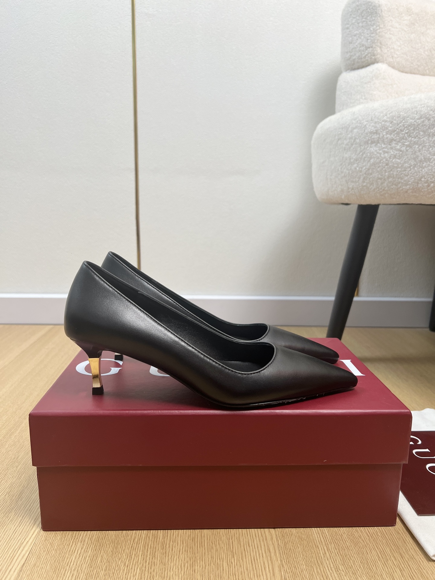 Gucci Style Leather Women's Shoes style reference detail image 2 from source 784716