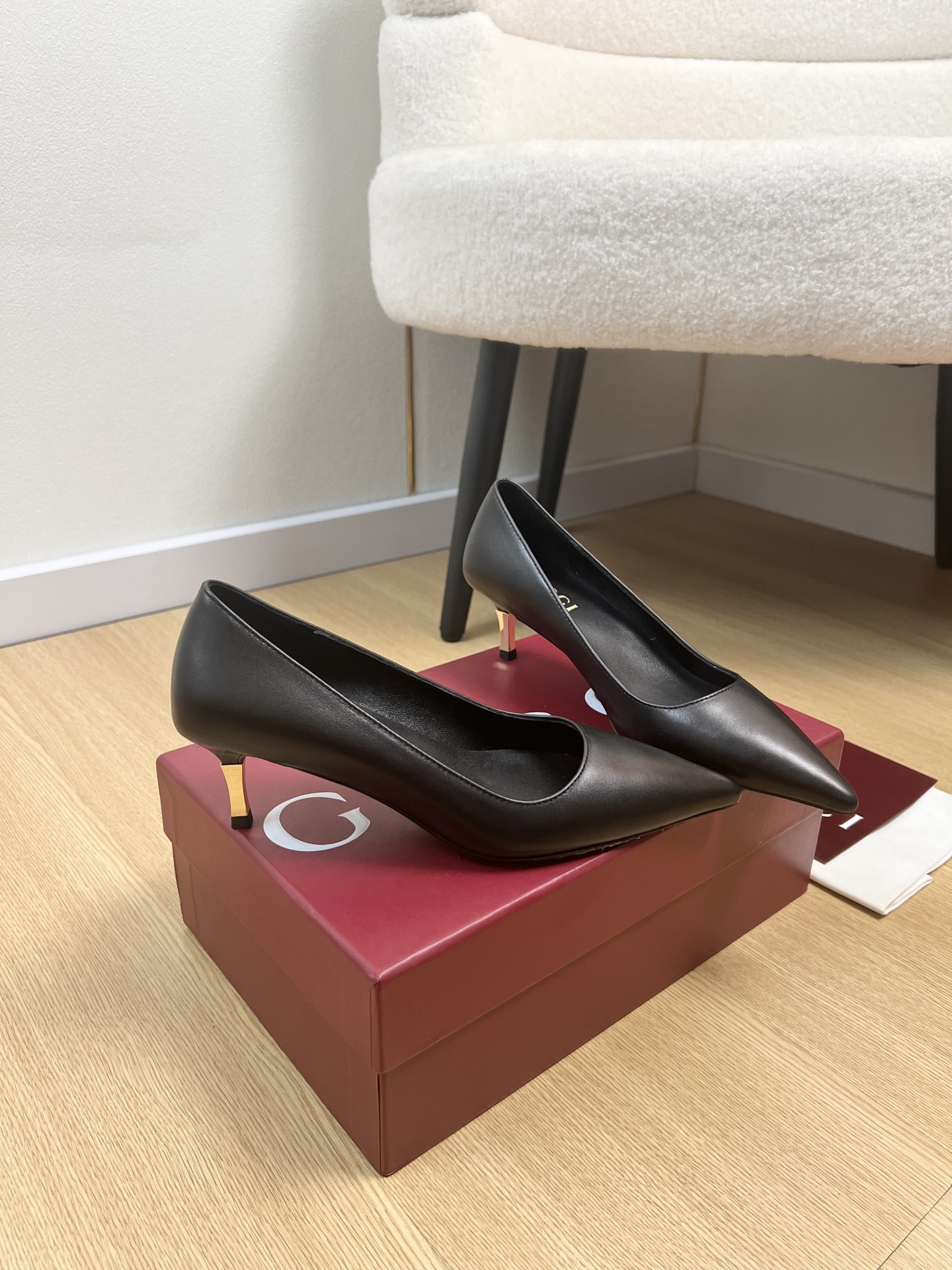 Gucci Style Leather Women's Shoes style reference detail image 3 from source 784716