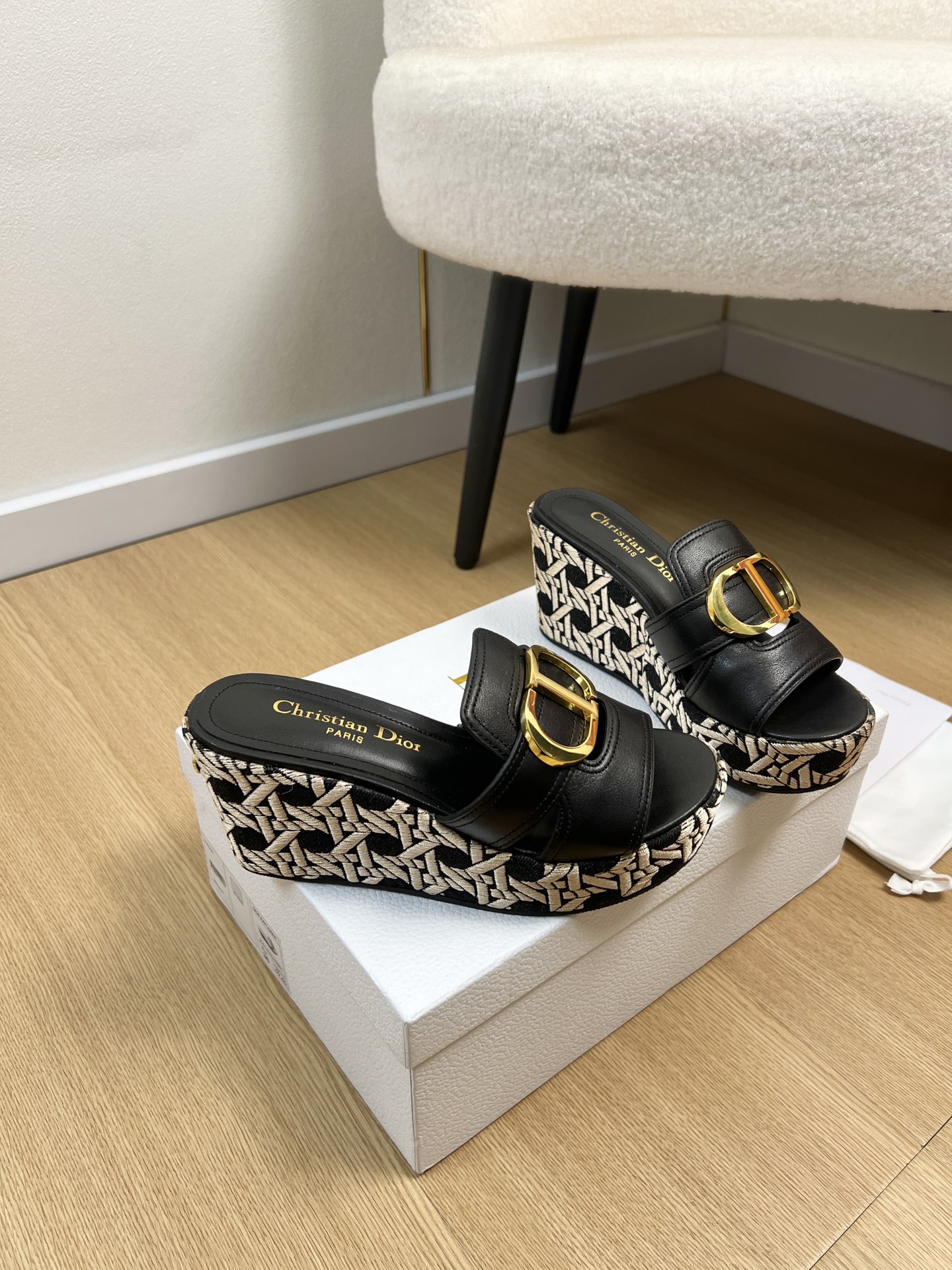 Dior Style White Leather Women's Shoes style reference detail image 3 from source 785063