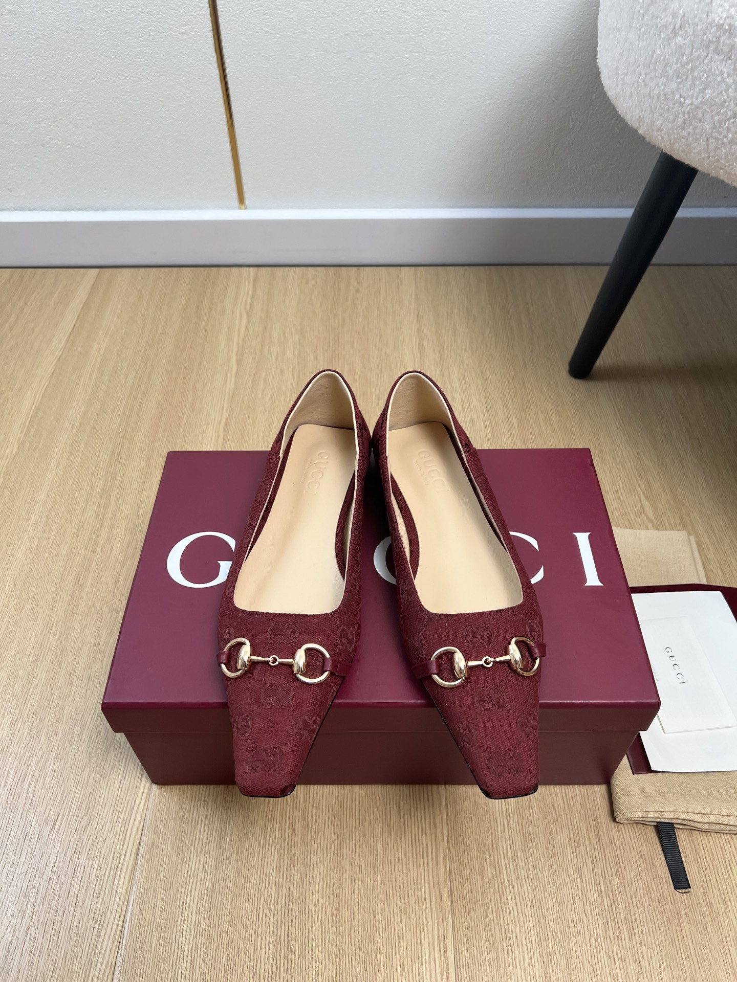 NO:868360,High Version GUCCI | 2026 G Home 2026 Spring and Summer New Products The latest series of classic horsebit back-heeled flat-soled small square toe shoes in the counter. Easy to wear on any outfit. The design is simple and the diversified basic models are not seemingly simple, but in fact add many tedious and necessary details. It is a very cute outfit whether at home or out. [Seduce] Thick sole, full toe, wide design, very comfortable, both sporty and casual for business&  Upper Original cowhide/customized GG cloth Lining Sheepskin lining Outsole Italian imported leather outsole Heel height Flat bottom/5.5cm Size 35-41 (40.41 customization is non-returnable), high-heeled shoes, gucci, gucci, gucci, high heels, cowhide, sheepskin, Leather soles19860909高版本 GUCCI 古驰 | 2026 G家2026春夏新品 专柜最新经典马衔扣后踩跟高跟平底小方头单鞋系列 上脚轻松驾驭任何服饰.设计简约、选择多样化的基础款,而非看似简单,实则添加许多繁琐必要的细节.无论是居家还是外出都是非常可爱的穿搭[勾引]厚底,鞋头饱满,宽版设计,非常非常舒适,既运动,又可以休闲商务& 鞋面 原版牛皮/定制GG布 内里 羊皮内里 大底 意大利进口真皮大底 跟高 平底/5.5cm 码数 35-41（40.41定制不退换）,高跟鞋单鞋,gucci,gucci,gucci,high heels,cowhide,sheepskin,Leather soles,Women's Shoes