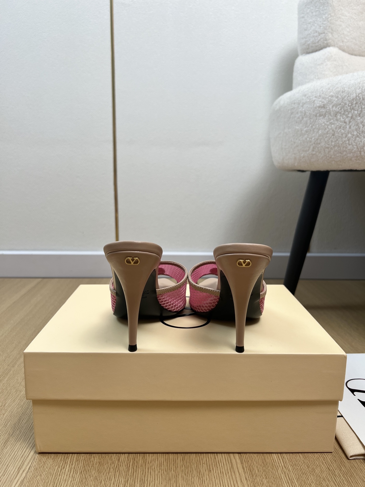 Valentino Slides