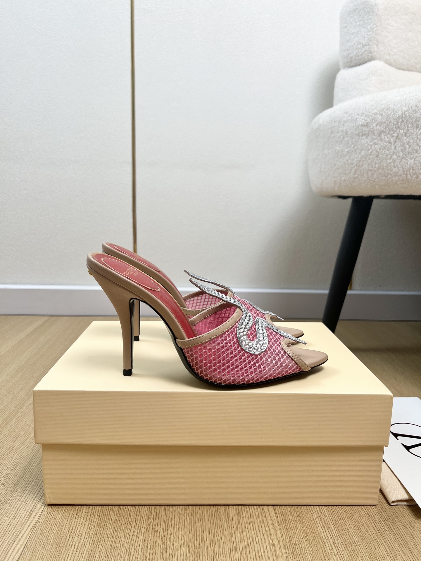 Valentino Slides