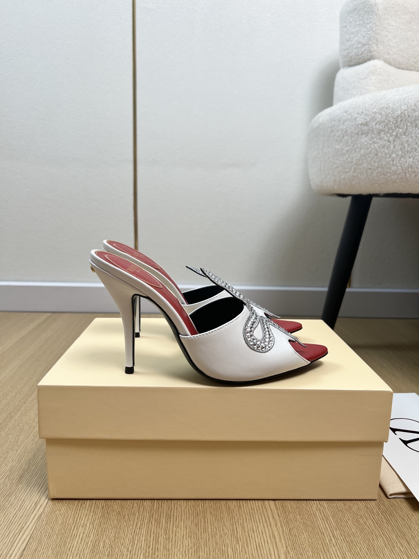 Valentino Slides