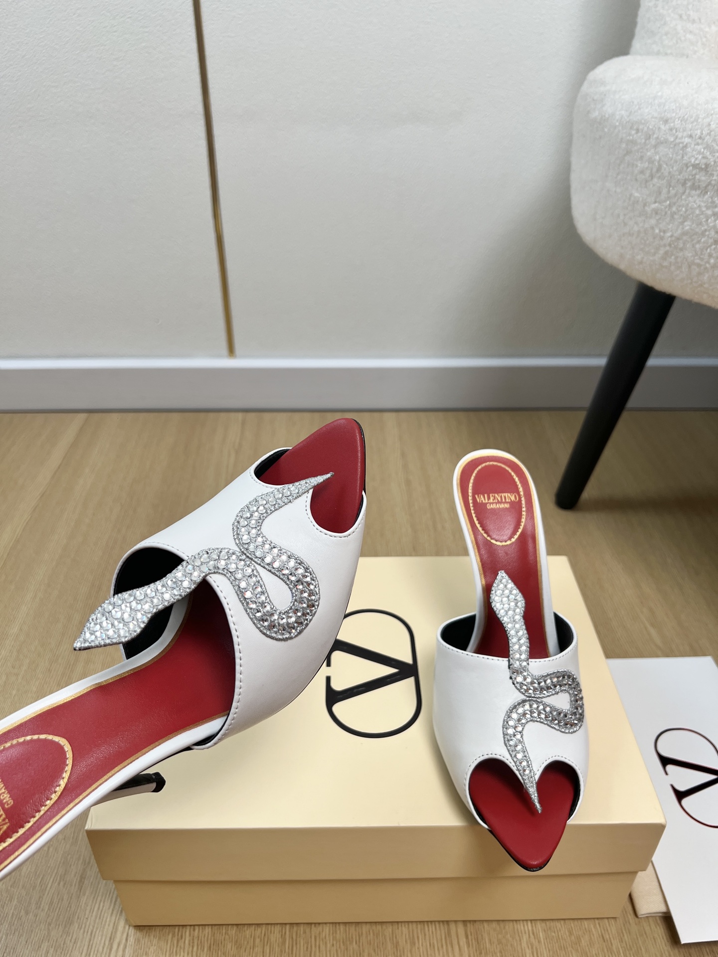 Valentino Slides