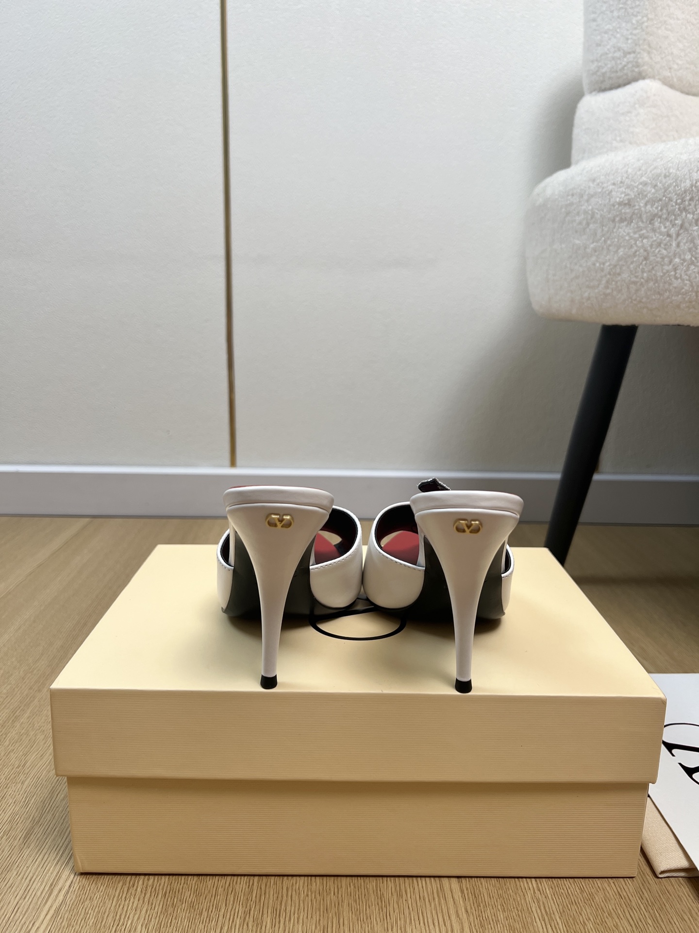 Valentino Slides