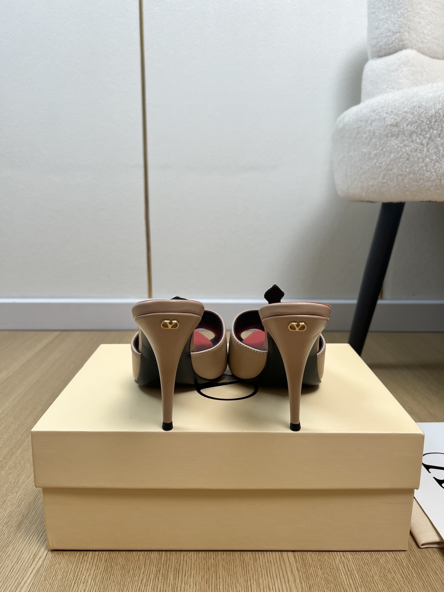 Valentino Slides