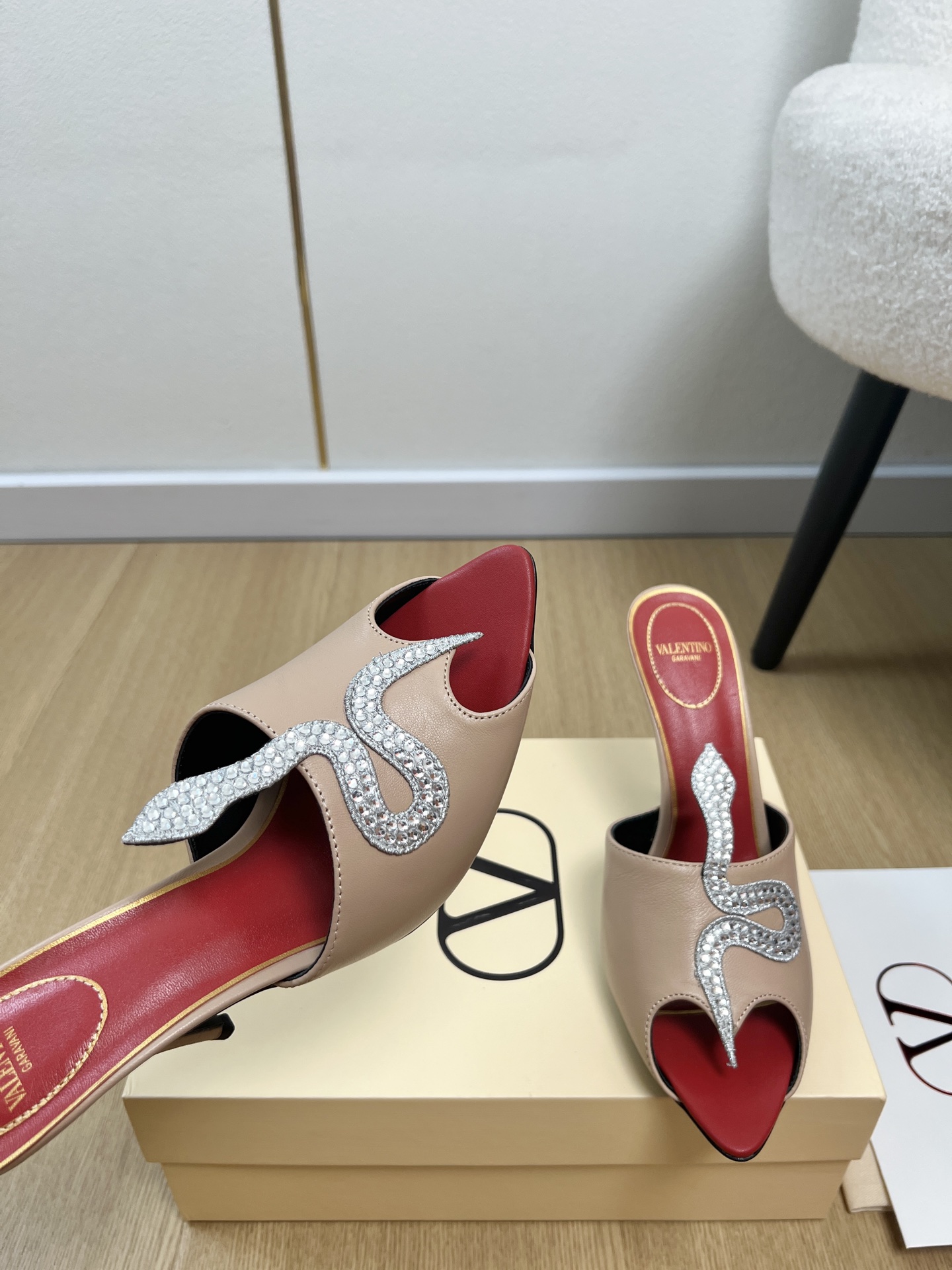 Valentino Slides