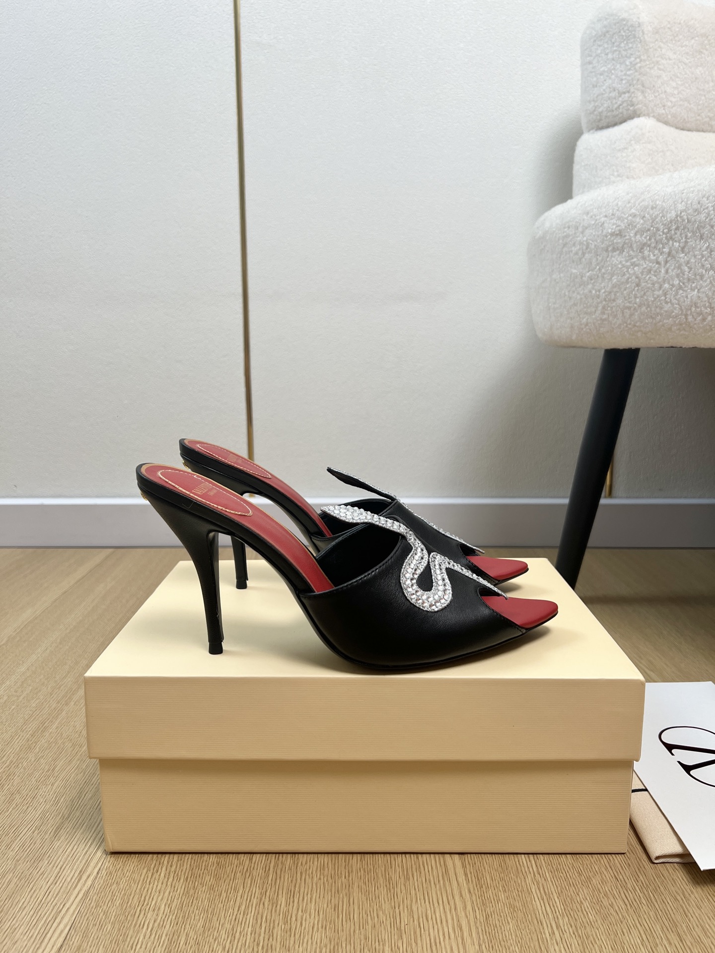 Valentino Slides