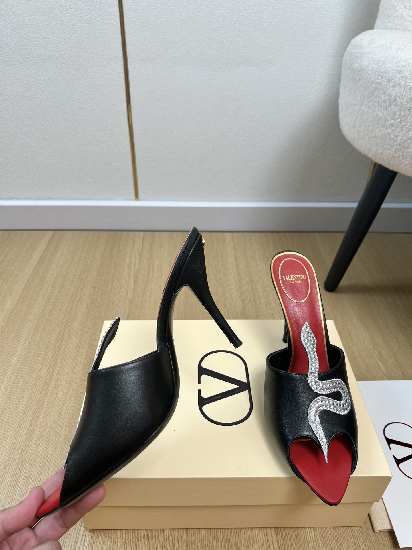Valentino Slides