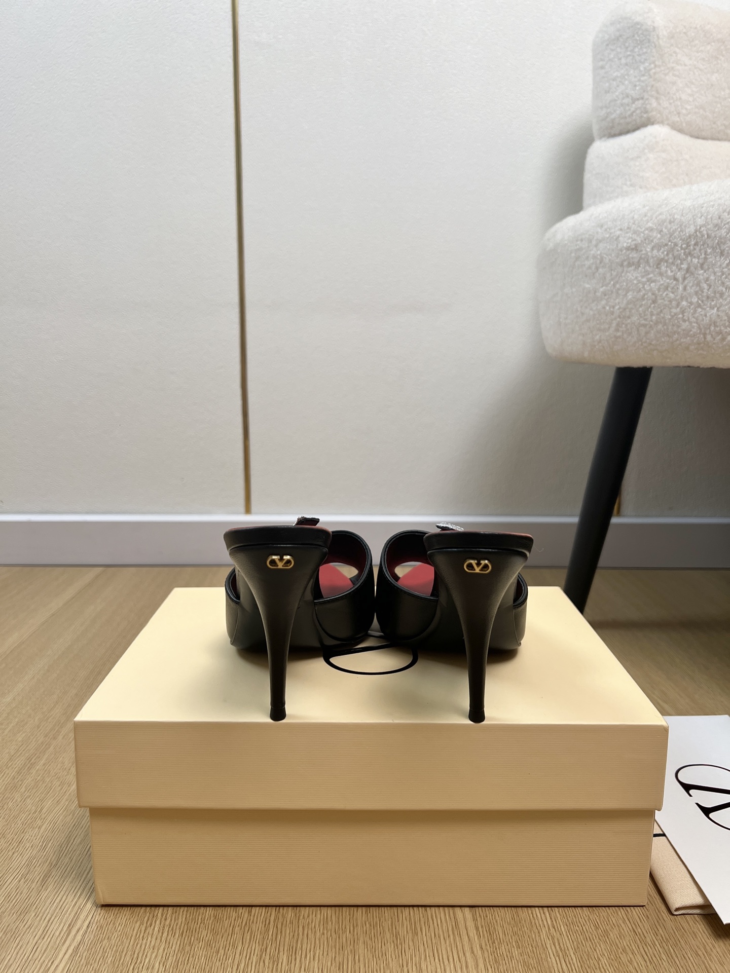 Valentino Slides