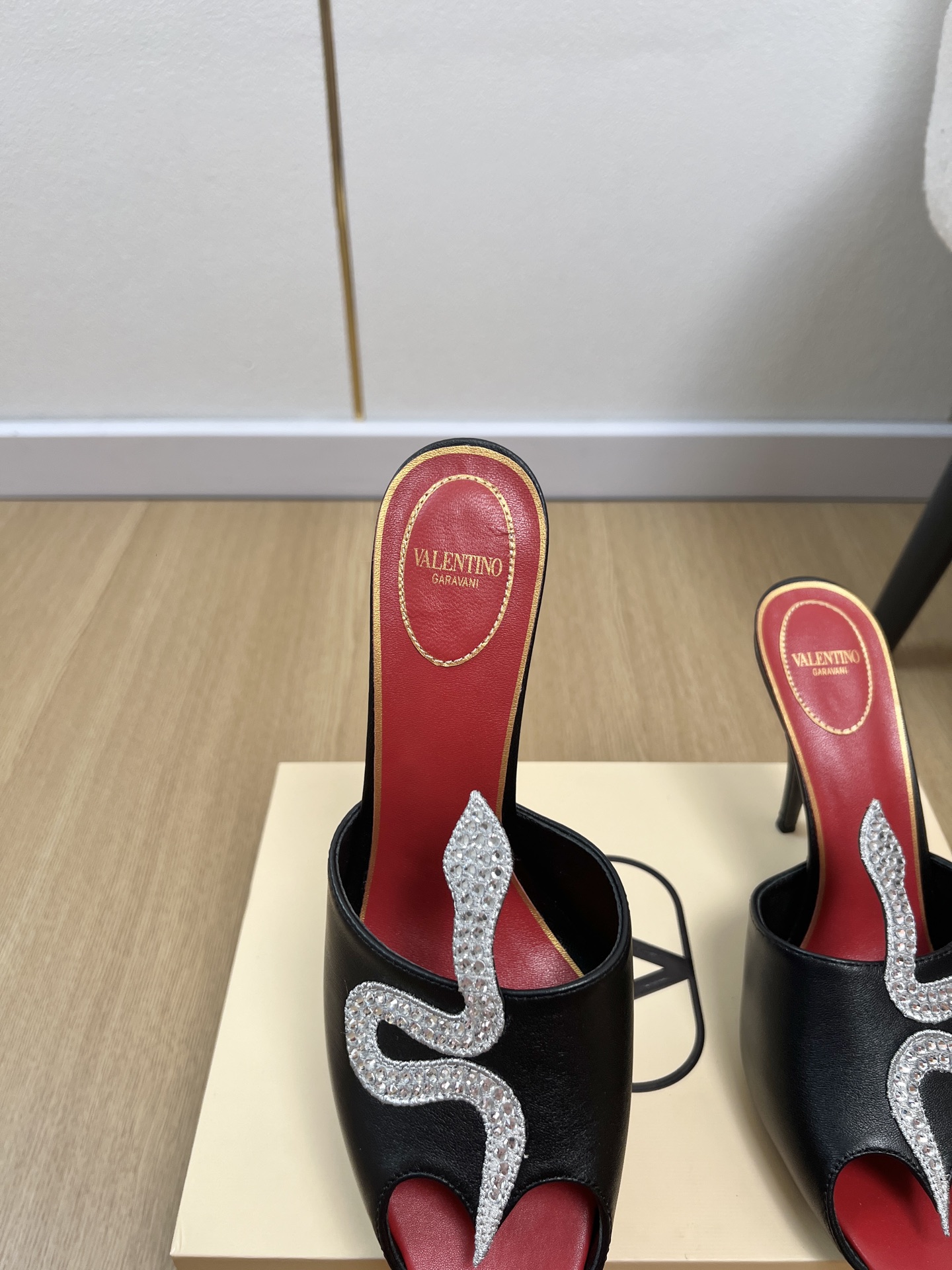 Valentino Slides