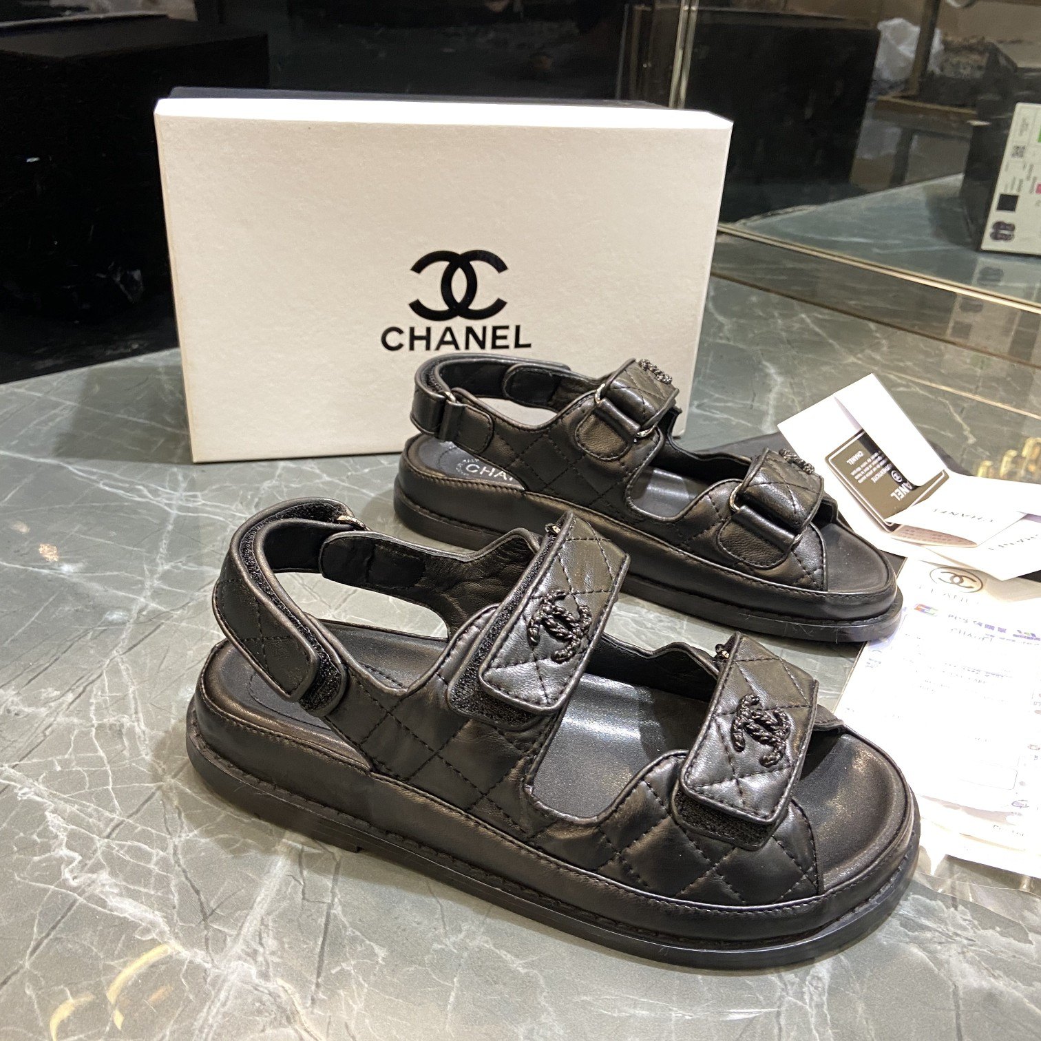 Chanel 专柜款经典鞋履 4