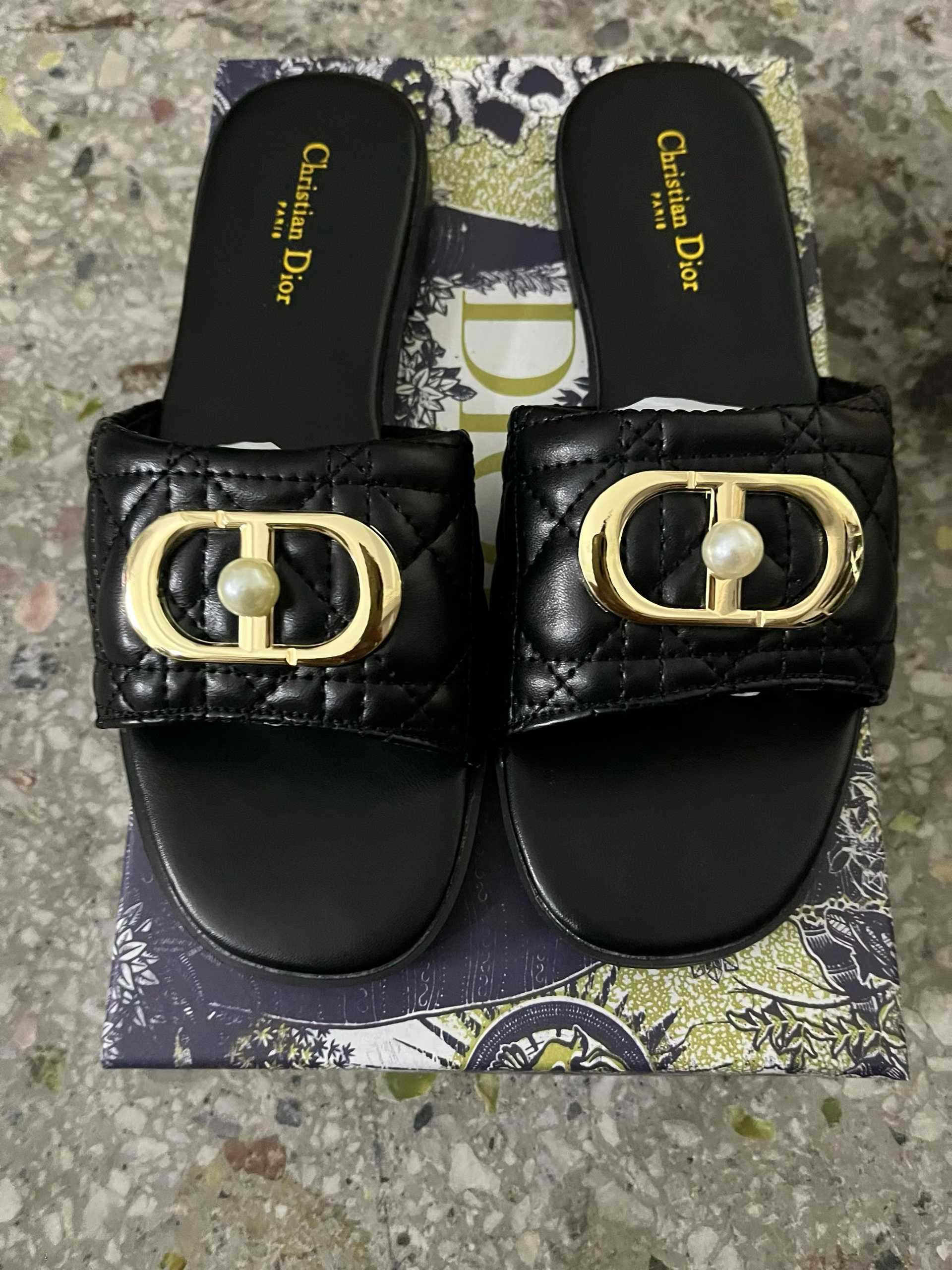 Dior 专柜款经典鞋履 2