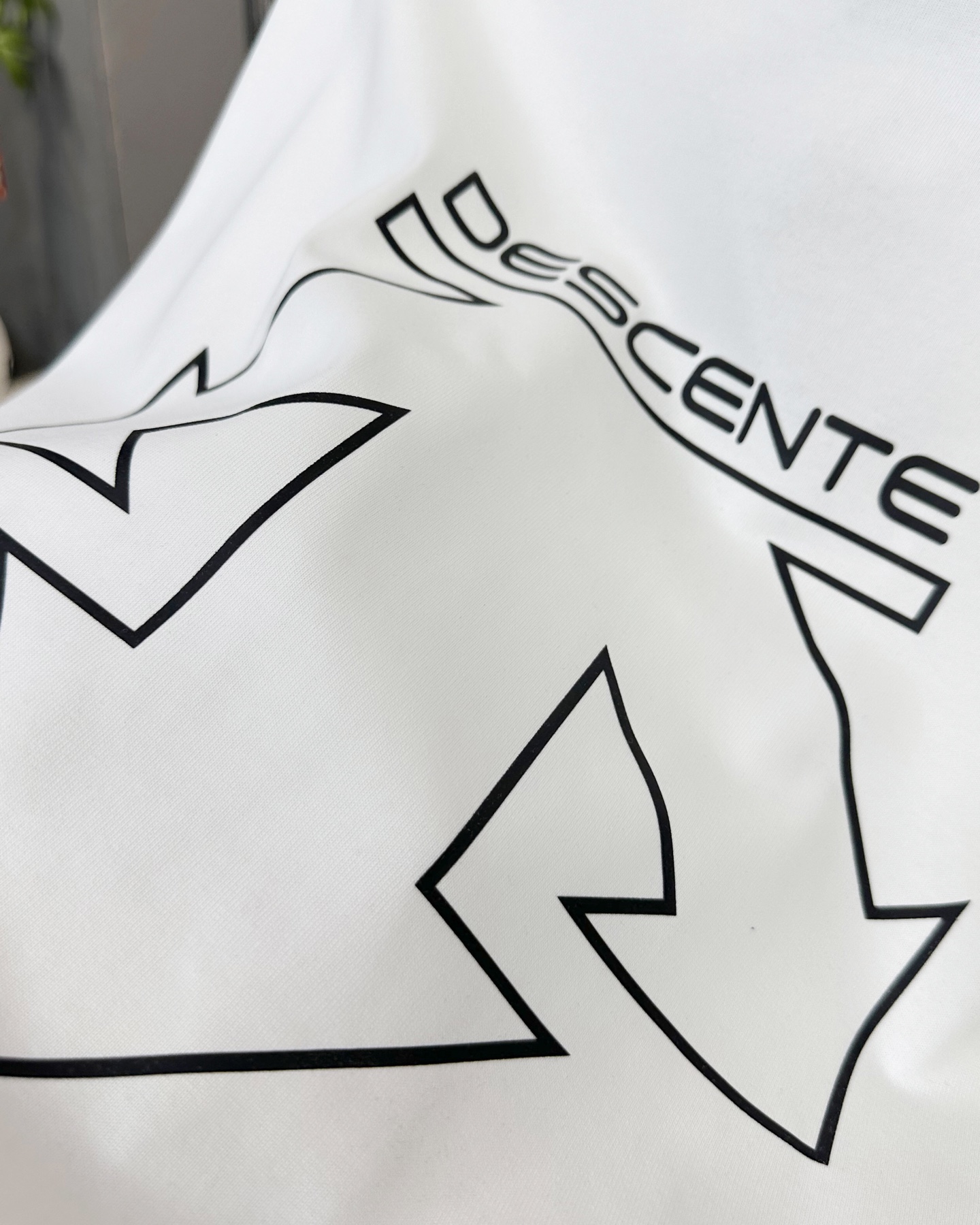 💰90
Descente/迪桑特25ss夏季新款后背镂空字母logo情侣款👫短袖,迪家超级经典的一款百搭T恤,男女同款👫 情侣可搭,店主强烈推荐👍
采用纯棉280g双纱面料,手感细腻柔软,亲肤透气,胸前硅胶立体标识➕后背镂空字母logo设计,新颖独特不撞衫,经典百搭潮流感十足,进口机印花,清晰带感,整件做法采用三针五线工艺,领口-肩缝-袖缝-压双线,Oversize版型,做工精致完美,夏日必备百搭奢潮单品
颜色:白色,黑色
尺码:s~3XL宽松版型
胸围 衣长 肩宽,适合身高体重
s 104 66 48,建议155到165,建议体重105斤以内
M 108 68 50,建议身高165到170,建议体重105到130斤
L 112 70 52,建议身高170到175,建议体重130到150斤
XL 116 72 54,建议身高175到180,建议体重150到170斤
XXL. 120 74 56,建议身高180到185,建议体重170到190斤
3xl 124 76 58,建议身高185到190,建议体重190到210斤
⚠️手工误差1到2cm,以实物为准
