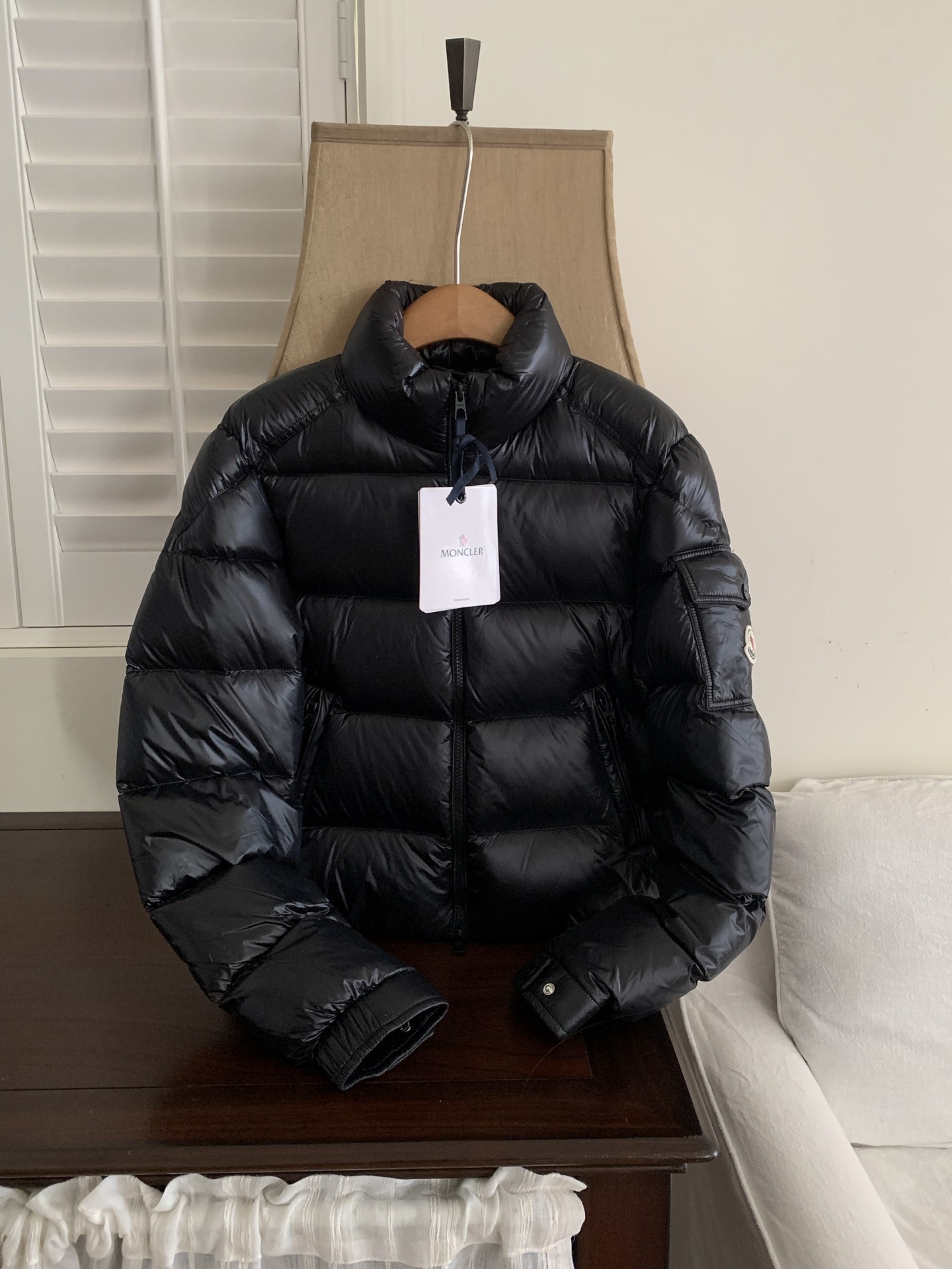 黑色细节.
Moncler盟可睐
蒙口Petra系列
鹅绒短款羽绒服女款
填充:90白鹅绒