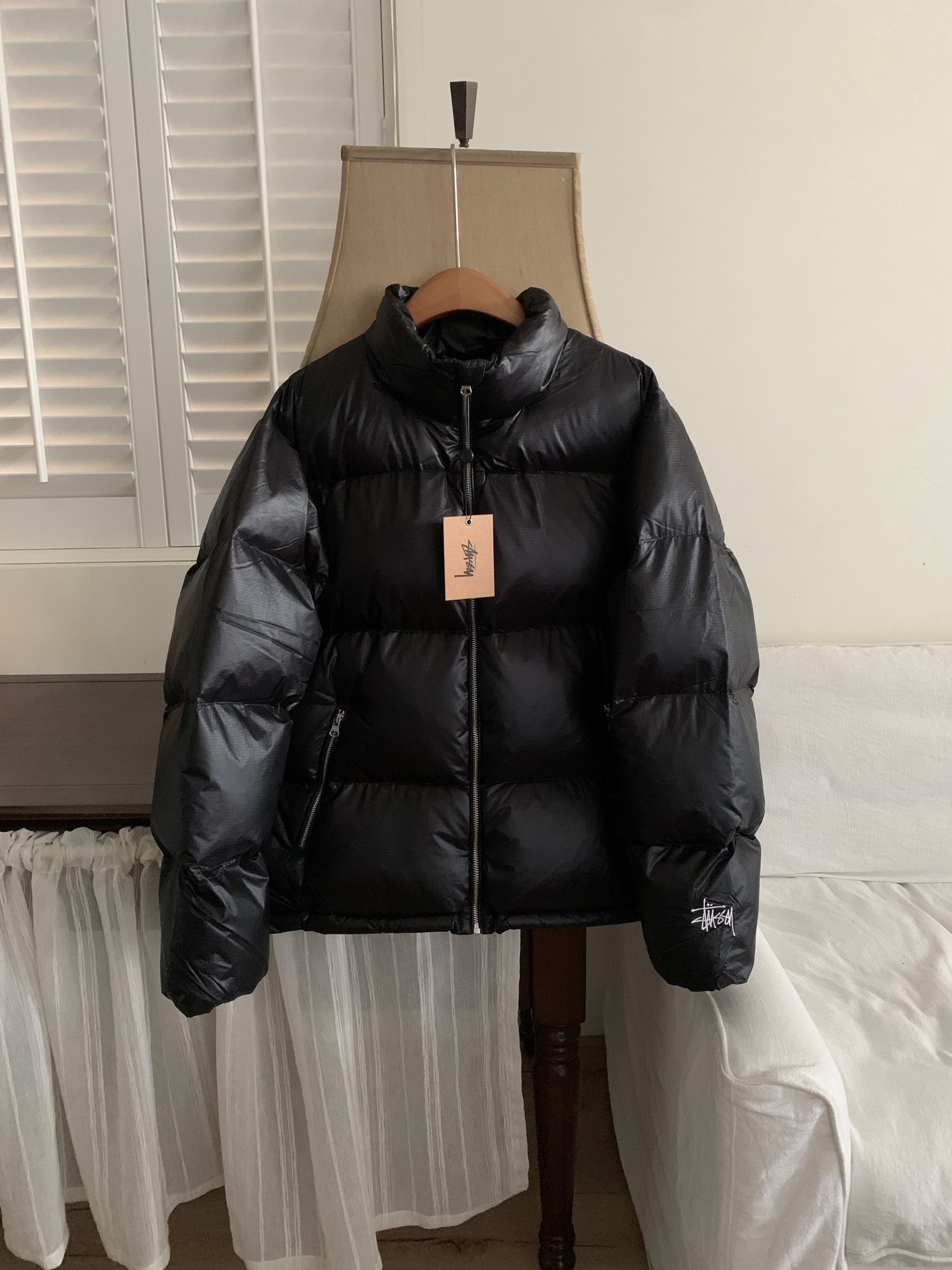 黑色细节.
Stussy斯图西
Down Puffer Parachute Ripstop
降落伞防撕裂拉链立领韩系羽绒服 男女同款
填充:90白鸭绒 800蓬松