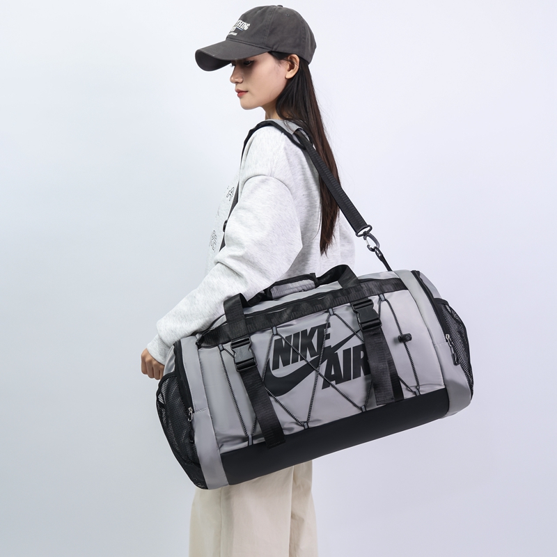💰90 NIKE耐克 街头潮流男女休闲斜挎包个性户外运动大容量旅行包短途出差行李包健身训练包 尺寸:55×30×26