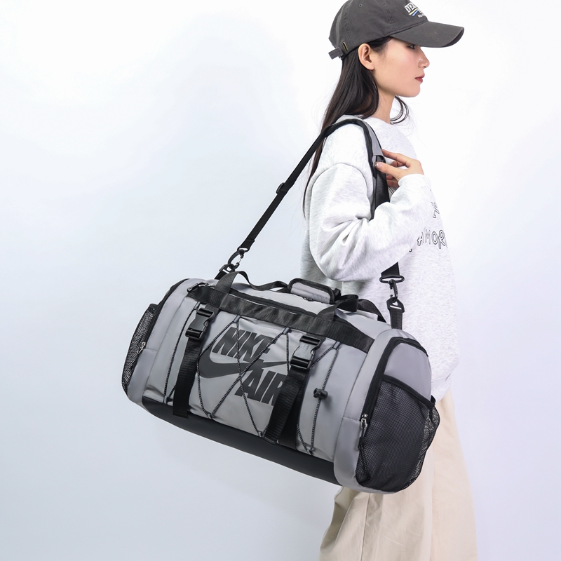 💰90 NIKE耐克 街头潮流男女休闲斜挎包个性户外运动大容量旅行包短途出差行李包健身训练包 尺寸:55×30×26