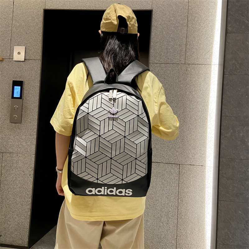 🛒购物价：55💰[江苏档口]Adidas阿迪达斯三叶草 男女街头潮流休闲双肩包菱形高中大学生书包电脑包户外旅行背包 尺寸:42×30×14