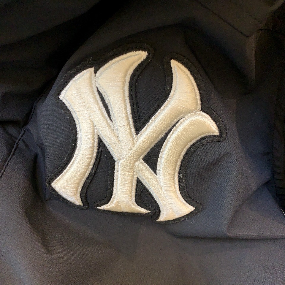 MLB New York Yankees Logo Fur Collar Coat Description and Material Quality - 图片 3