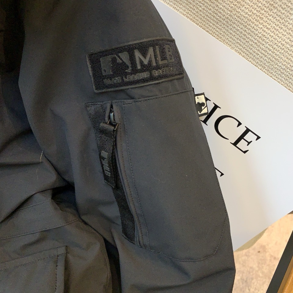 MLB New York Yankees Logo Fur Collar Coat Description and Material Quality - 图片 4