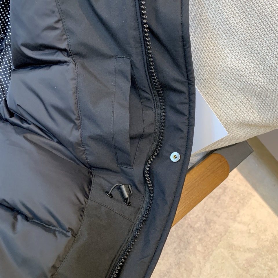 MLB New York Yankees Logo Fur Collar Coat Description and Material Quality - 图片 6
