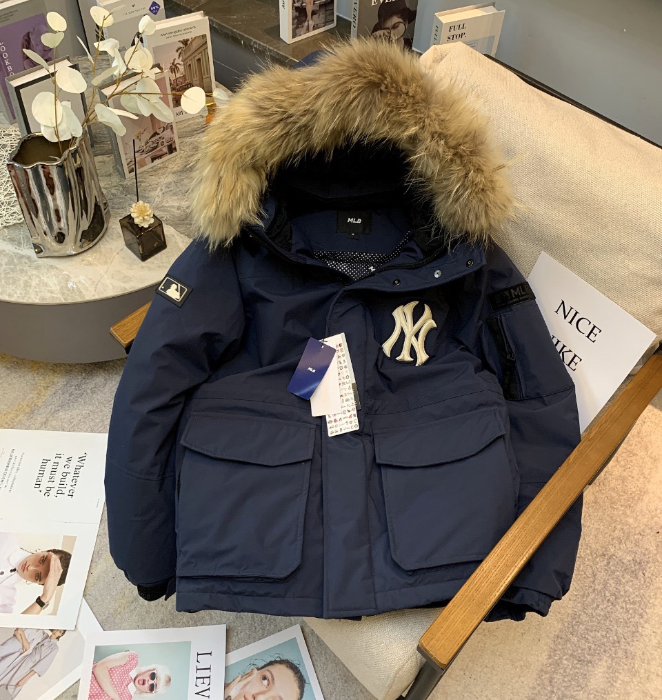 MLB New York Yankees Logo Fur Collar Suit: Korean Fashion Tradition with Quality