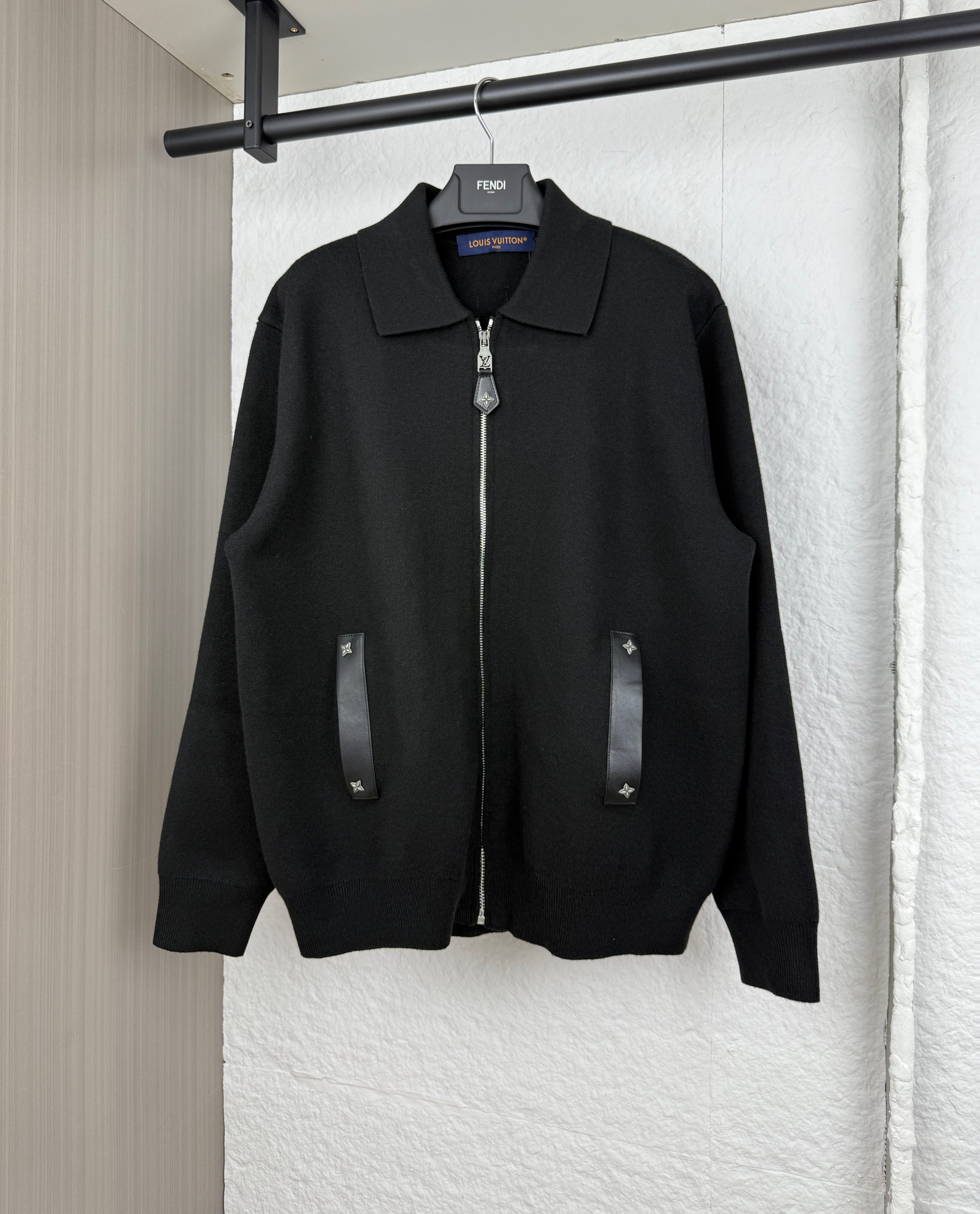 NO:530412,1V Louis leather knitted wool zipper cardigan S/M/L/XL,,louis vuitton,alexander wang198609091V路易皮革针织羊毛拉链开衫 S/M/L/XL,,louis vuitton,alexander wang,Men's clothing