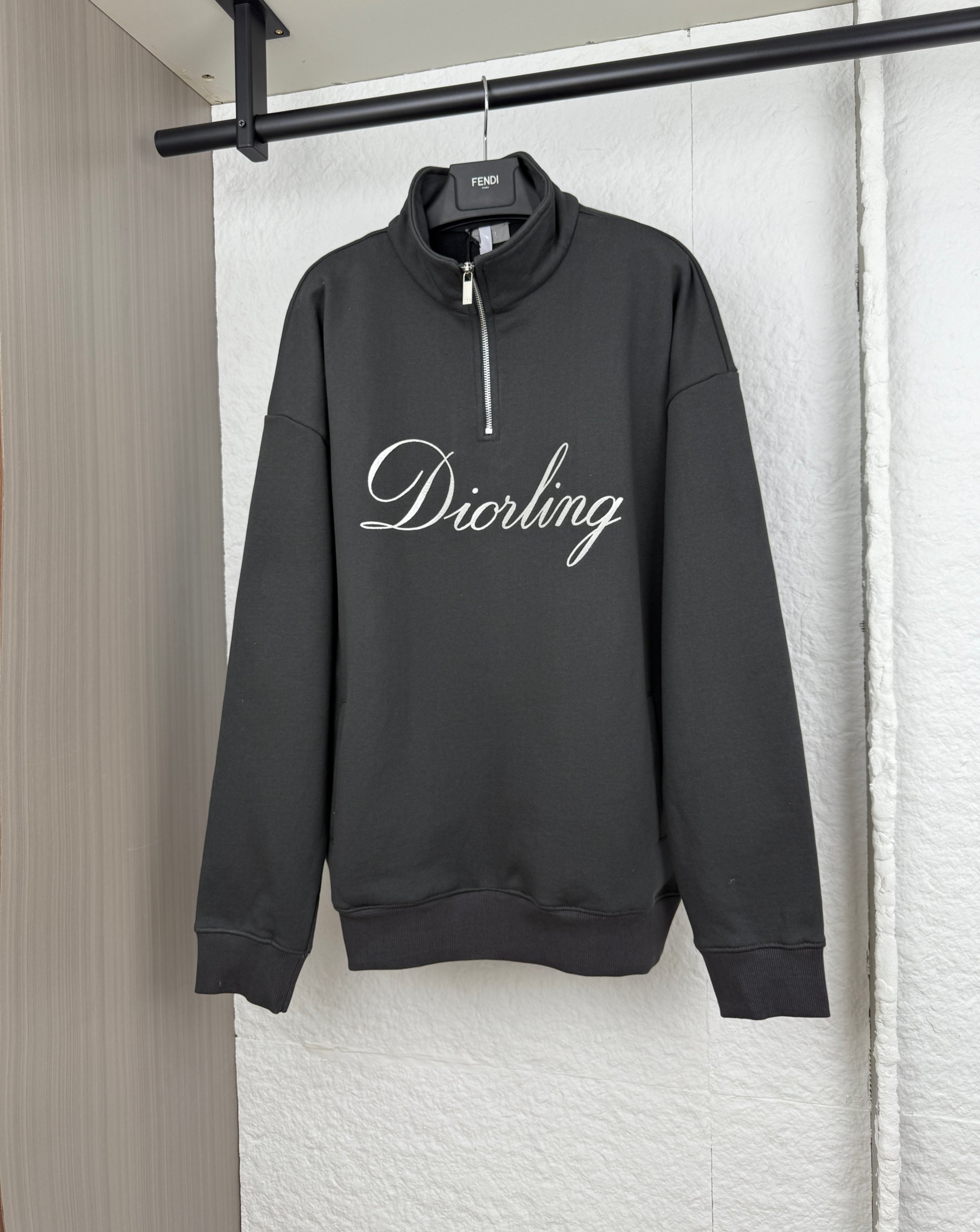 NO:530414,Dior letter embroidered half zipper plus velvet sweatshirt S/M/L/XL,,dior,dior,hoodie,sweatshirts,alexander wang19860909Dior迪奥字母刺绣半拉链加绒卫衣 S/M/L/XL,,dior,dior,hoodie,sweatshirts,alexander wang,Men's clothing