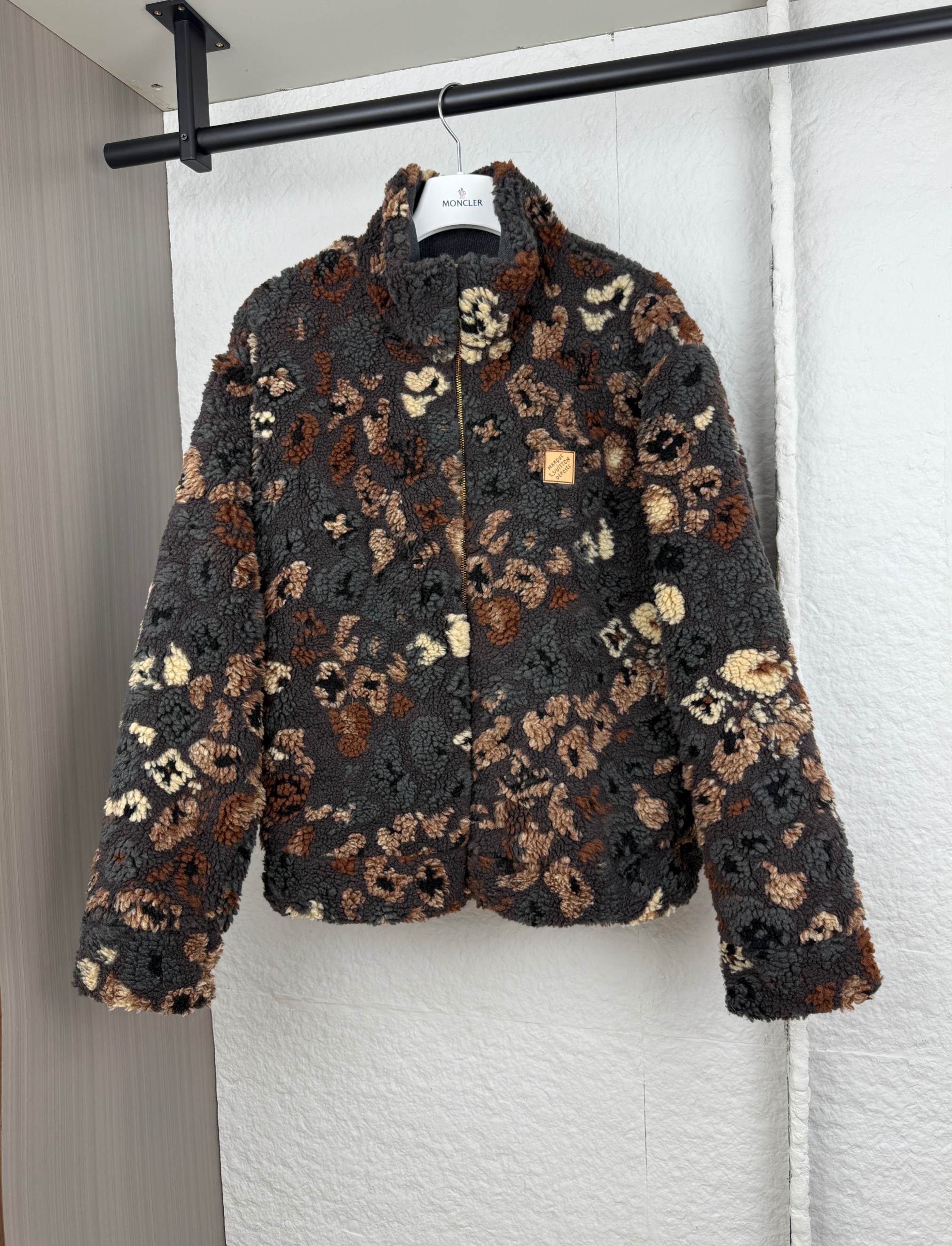 NO:530413,1V Louis × Nigo fleece double-sided jacket jacket 46/48/50/52,,louis vuitton,jackets & coats,jackets & coats,alexander wang198609091V路易×Nigo摇粒绒双面穿夹克外套 46/48/50/52,,louis vuitton,jackets & coats,jackets & coats,alexander wang,Men's clothing