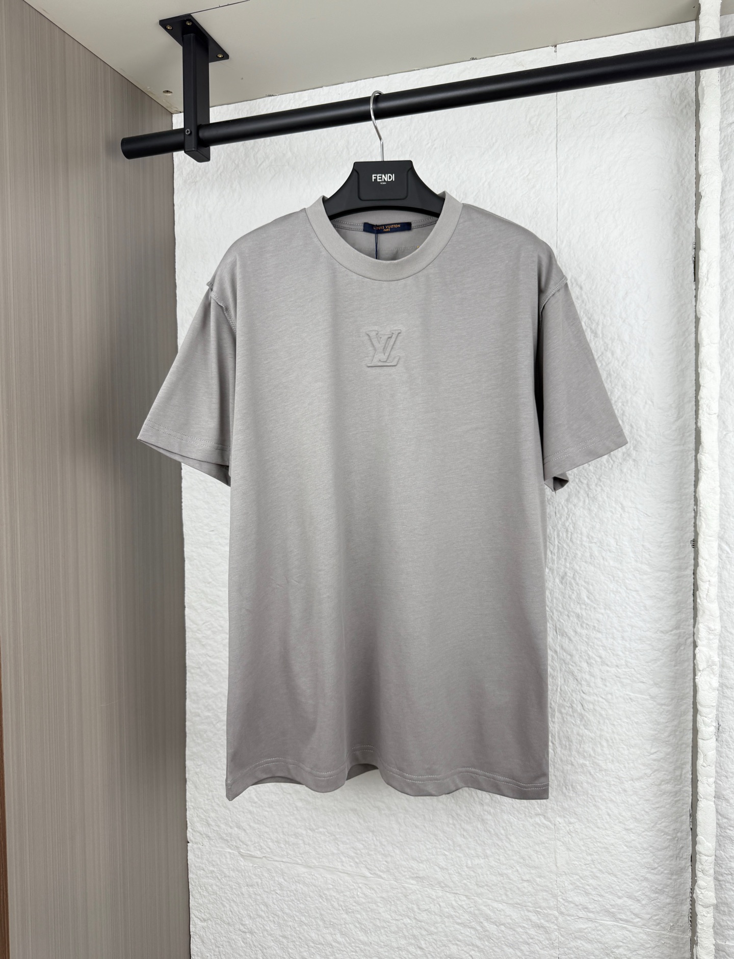 P110 1V Camiseta Louis con letras en relieve manga corta S/M/L/XL