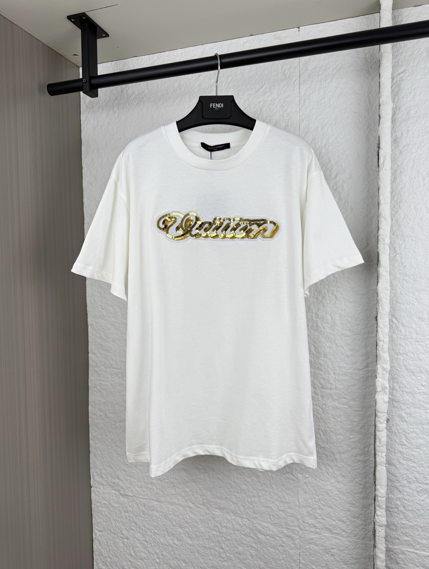 P135 1V Camiseta bordada con parche de lentejuelas de la firma Louis manga corta S/M/L/XL