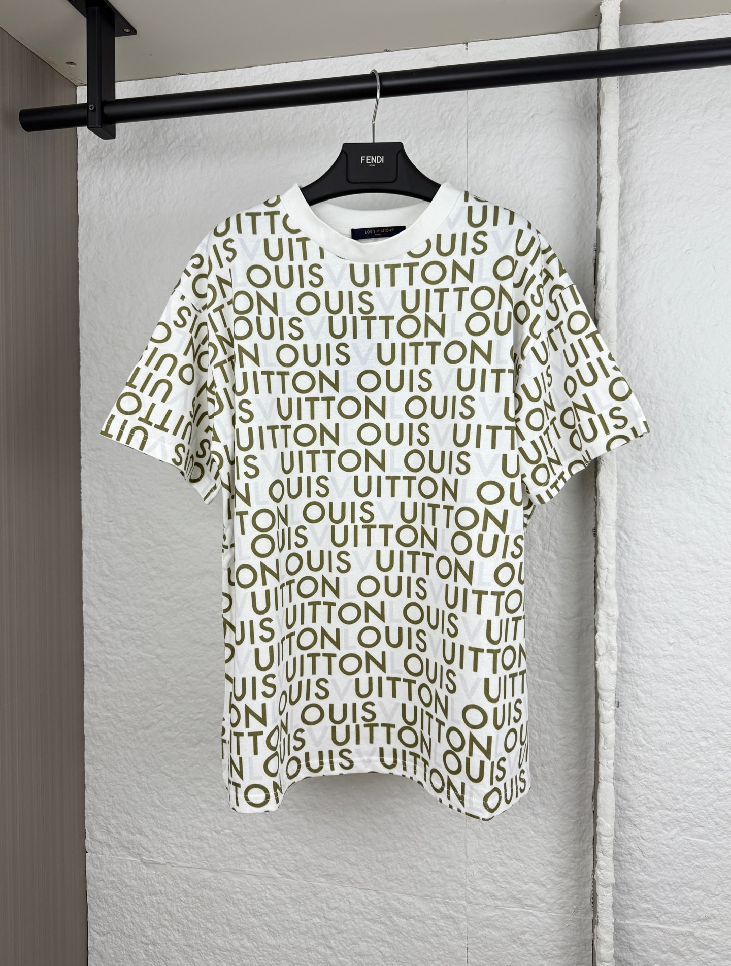 P120 1V Louis camiseta con letras all over manga corta S/M/L/XL