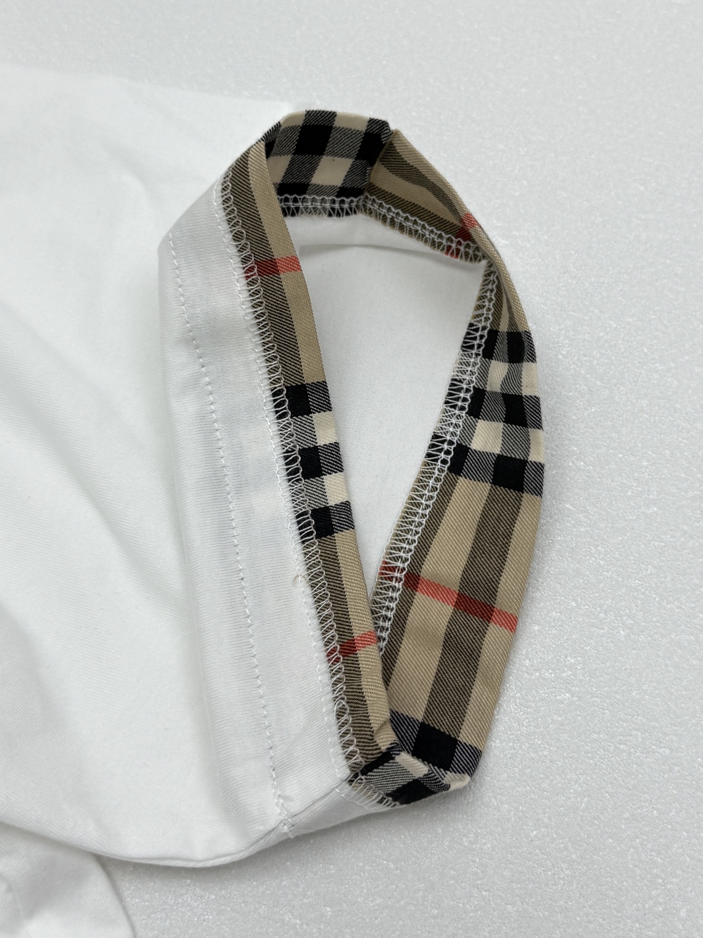 Burberry BBR巴宝莉袖口格子拼接T恤短袖