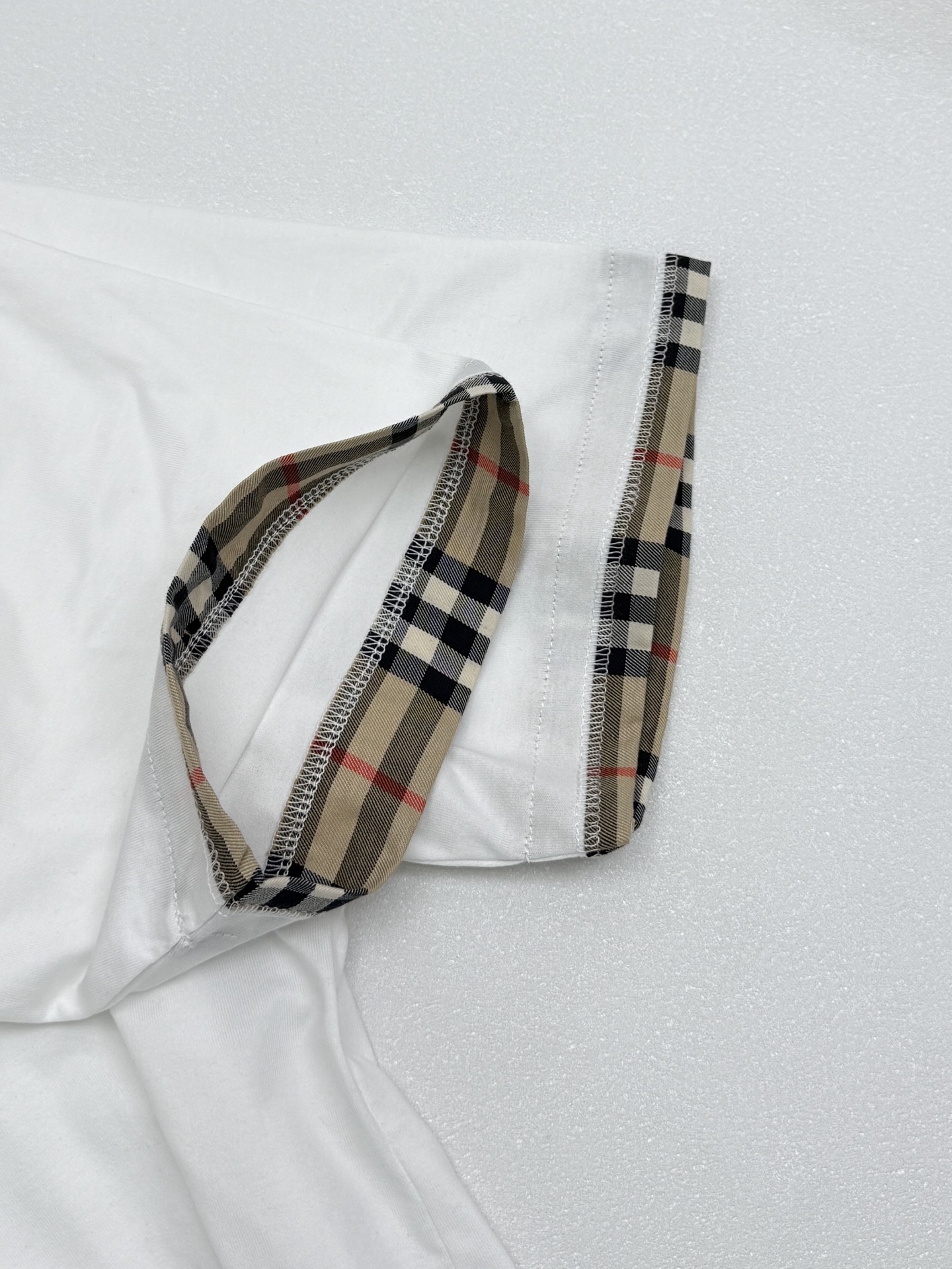 Burberry BBR巴宝莉袖口格子拼接T恤短袖
