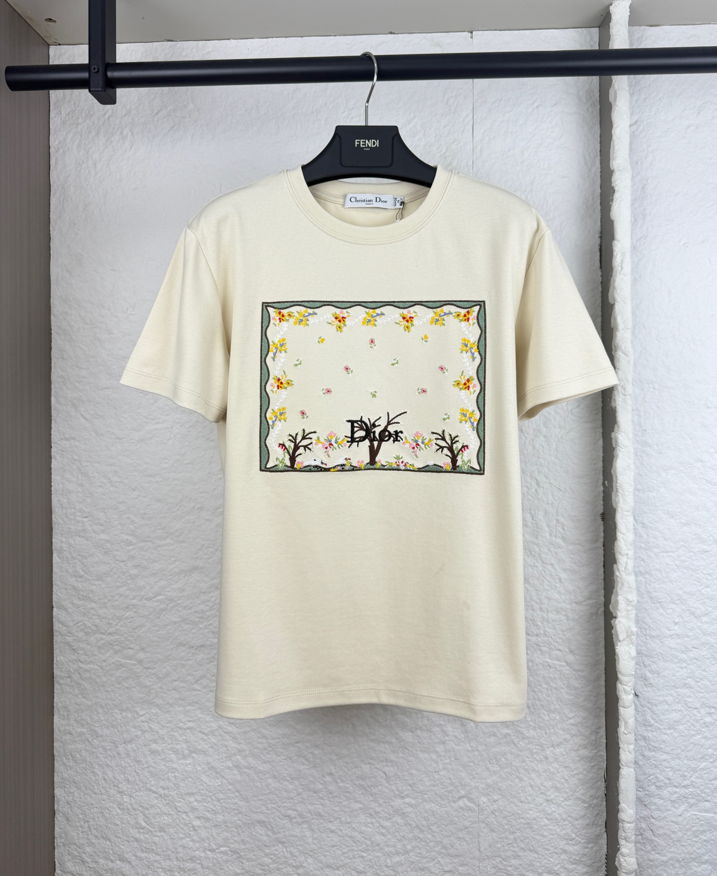 Dior Dior迪奥女款花卉刺绣T恤短袖
