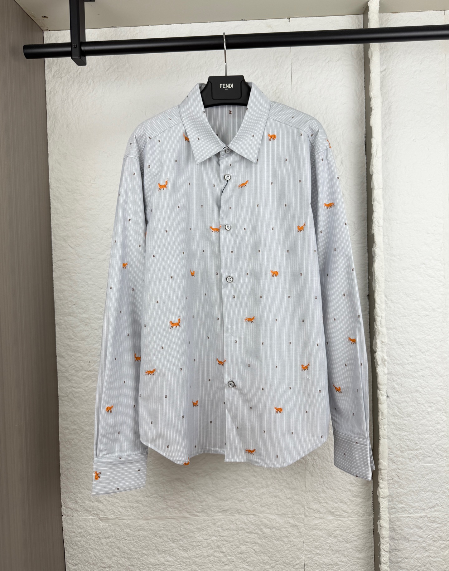 P220 1V Louis Camisa de manga larga con bordado de zorro y rayas recortadas S/M/L/XL
