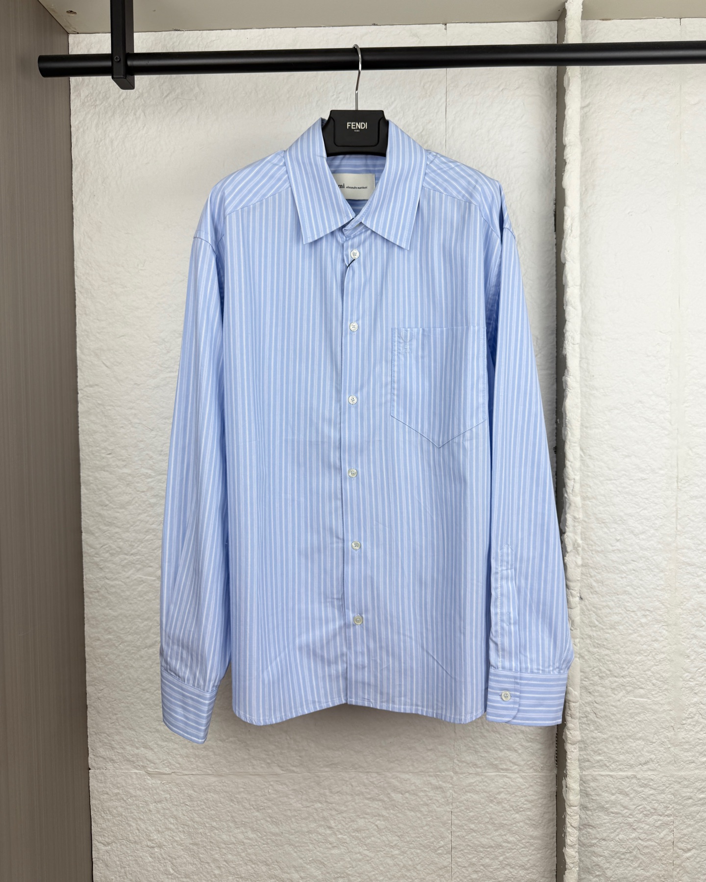 Camisa de manga larga P210 Ami con bolsillo en el pecho y rayas de amor, tallas S/M/L/XL